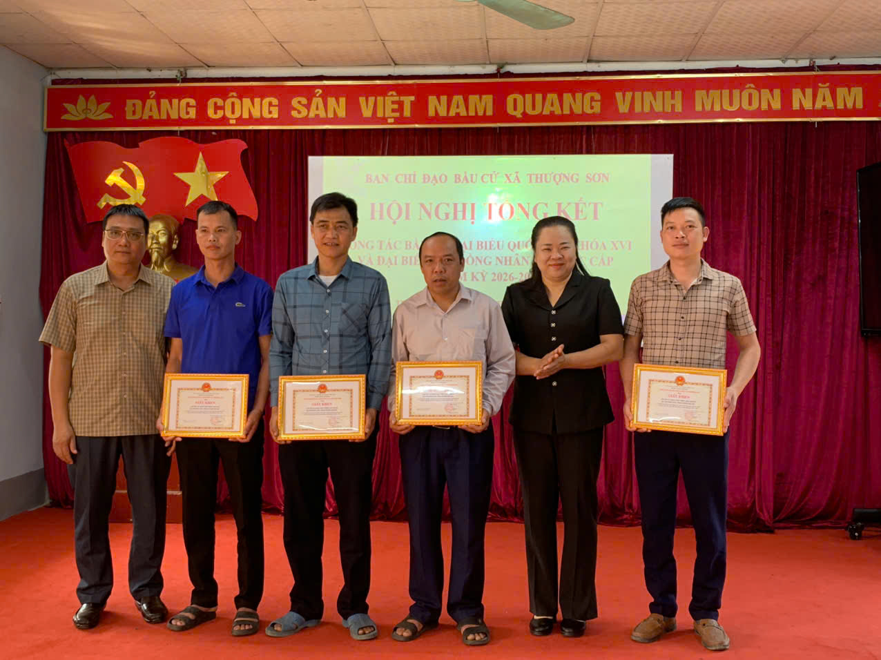 khen chi bộ - bầu cử.jpg