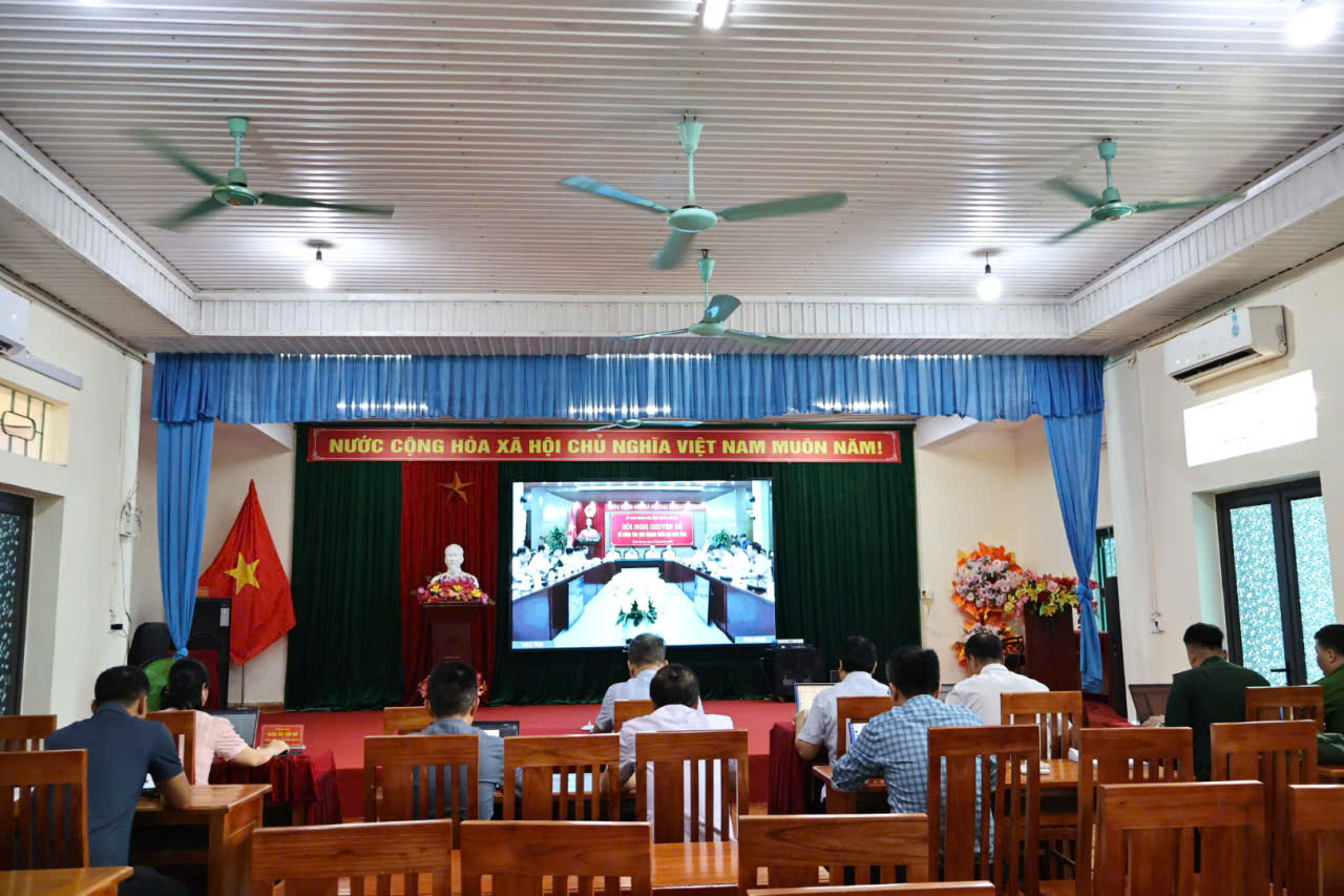 Hội nghị TT sáng 13 th 8 giữa.jpg