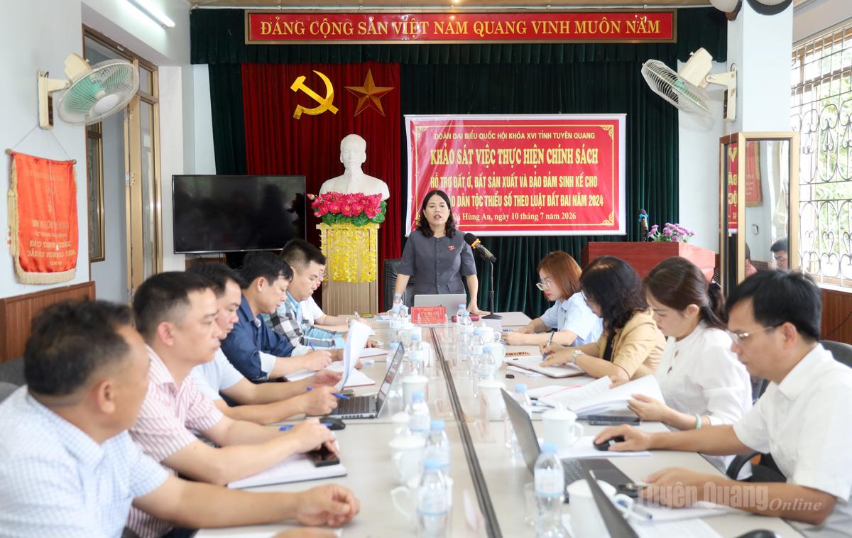 Đoàn ĐBQH khóa XVI tỉnh khảo sát công tác quản lý, sử dụng đất tại xã Hùng An