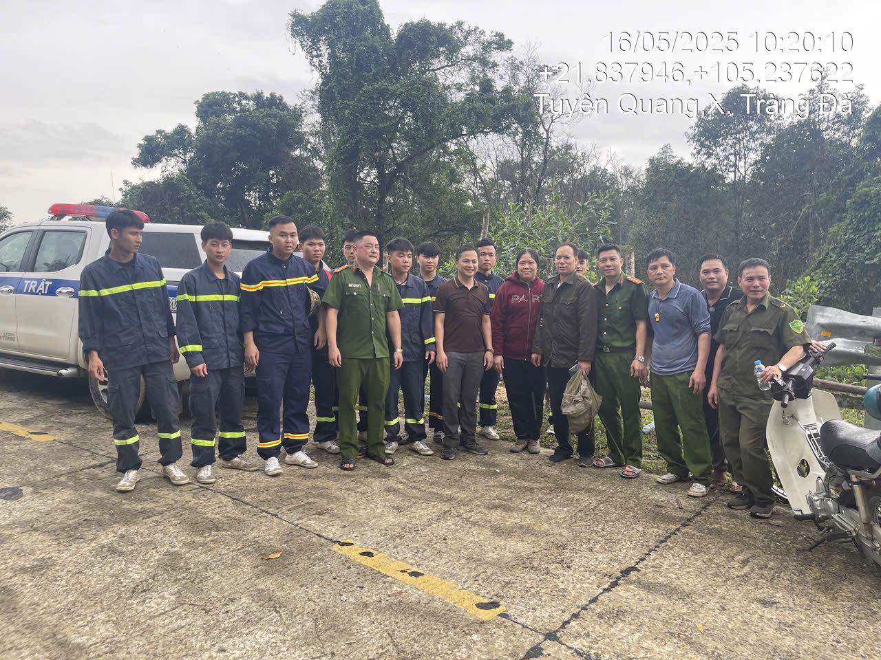 KHẨN TRƯƠNG TÌM KIẾM, CỨU NẠN CÔNG DÂN BỊ LẠC TẠI NÚI DÙM