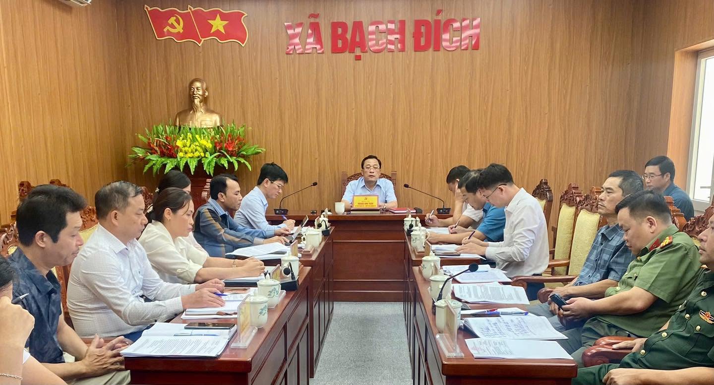 BAN THƯỜNG VỤ ĐẢNG ỦY XÃ BẠCH ĐÍCH LÀM VIỆC VỚI UBND XÃ VÀ CÁC ĐƠN VỊ TRƯỜNG HỌC
