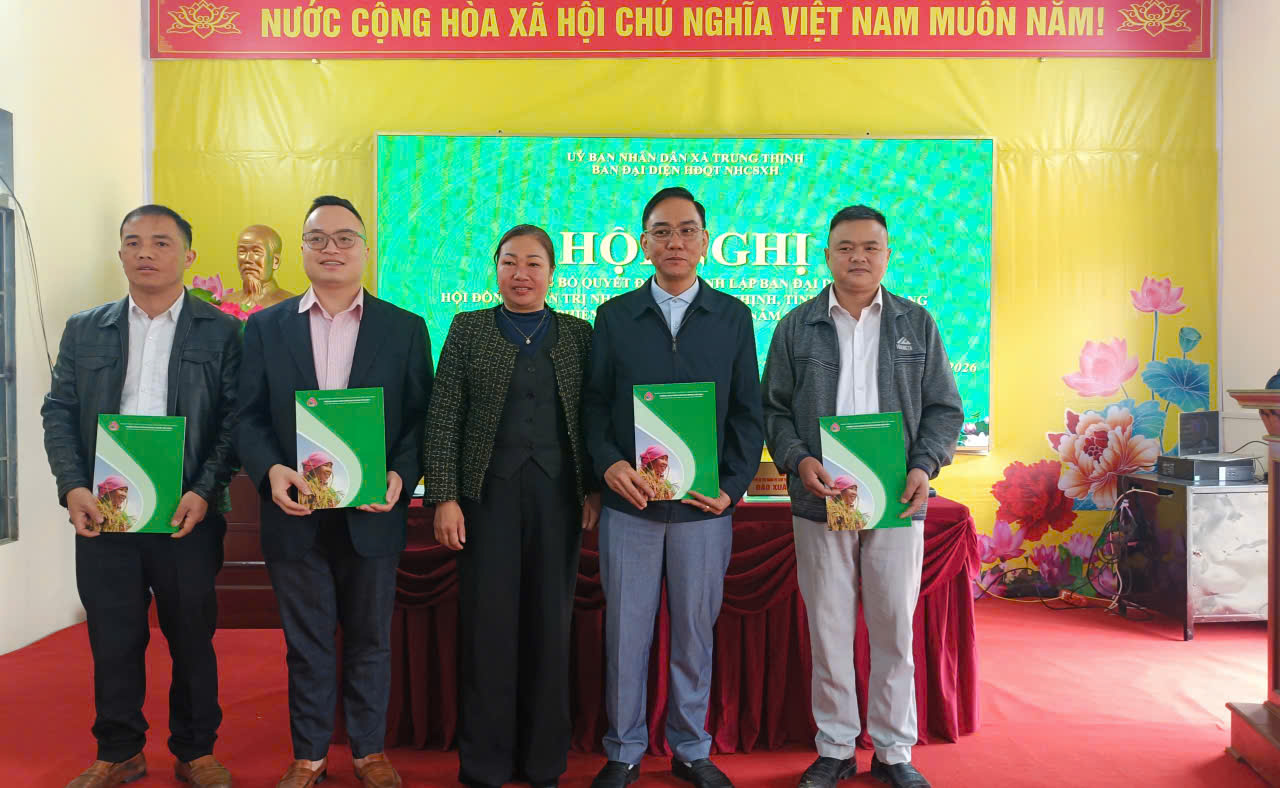 HỘI NGHỊ CÔNG BỐ QUYẾT ĐỊNH THÀNH LẬP BAN ĐẠI DIỆN HĐQT NHCSXH XÃ TRUNG THỊNH