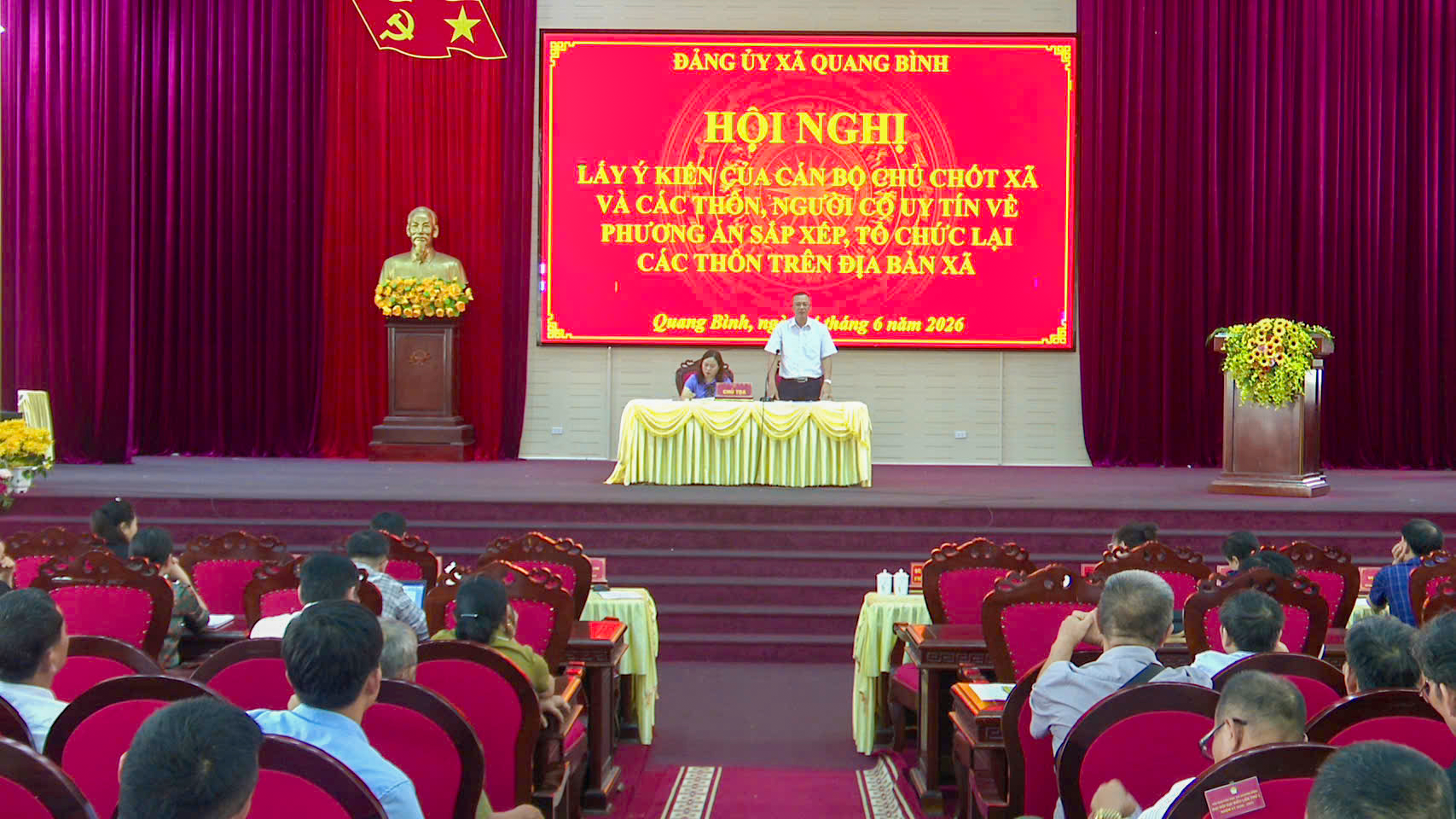 HỘI NGHỊ LẤY Ý KIẾN CÁN BỘ CHỦ CHỐT VÀ NGƯỜI CÓ UY TÍN VỀ PHƯƠNG ÁN SẮP XẾP, TỔ CHỨC LẠI CÁC THÔN TRÊN ĐỊA BÀN XÃ QUANG BÌNH