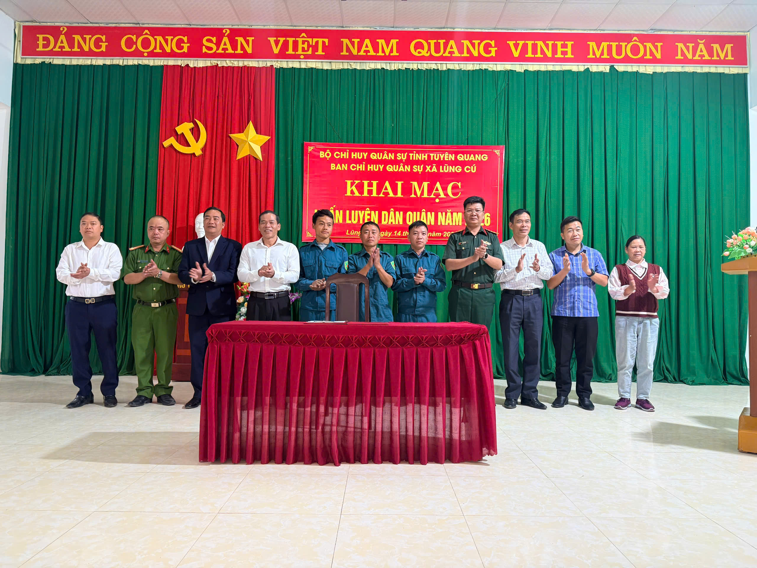LŨNG CÚ TĂNG CƯỜNG HUẤN LUYỆN, XÂY DỰNG LỰC LƯỢNG DÂN QUÂN VỮNG MẠNH