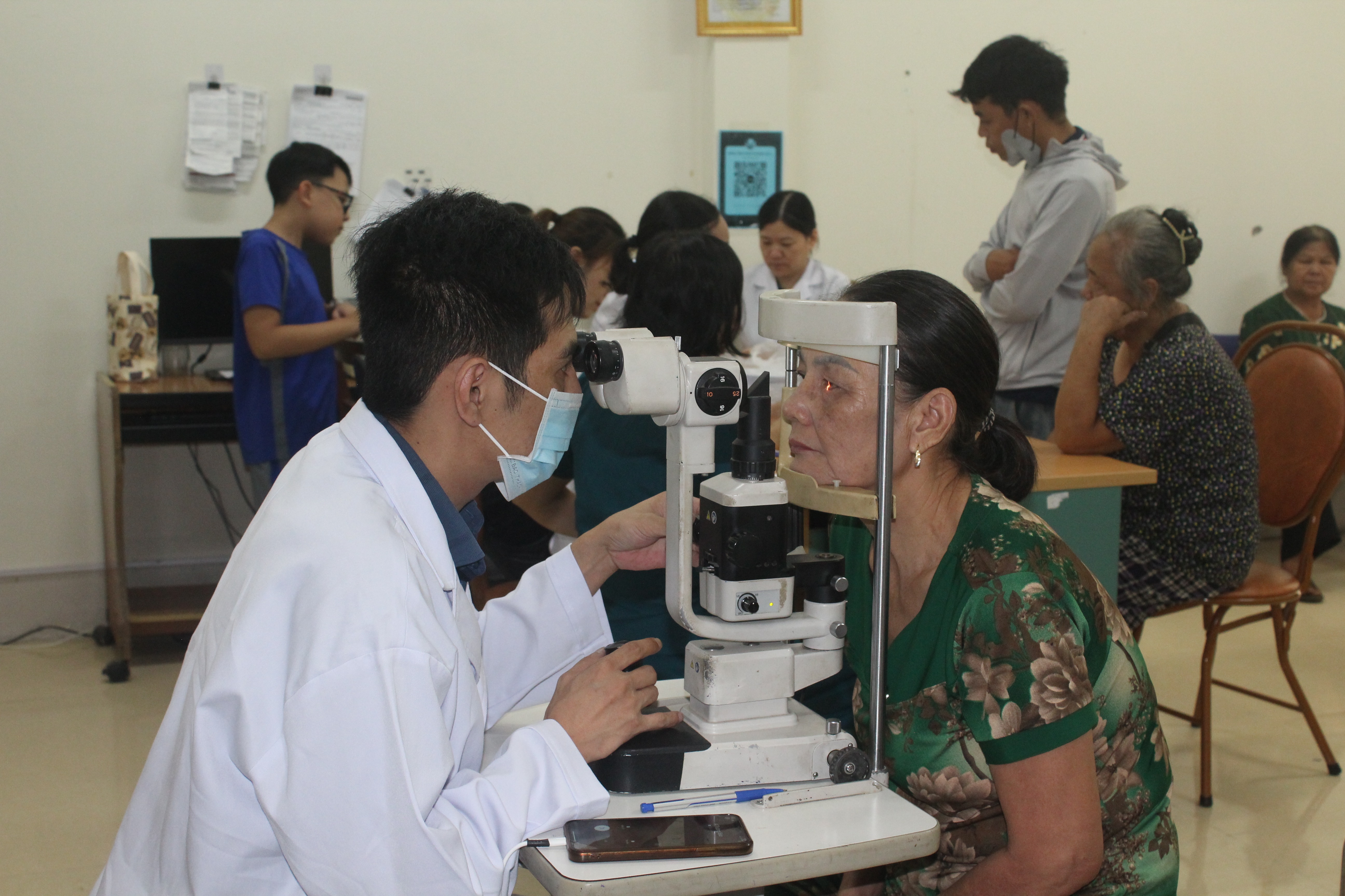 Chương trình “Mắt sáng tuổi vàng”