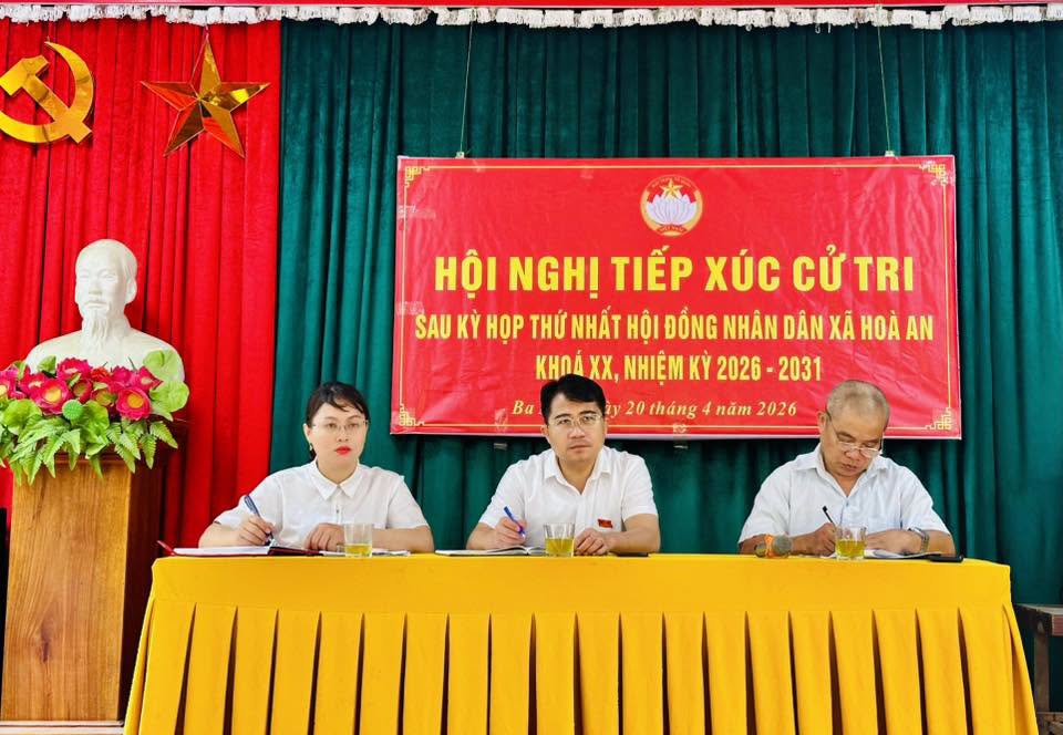 ĐỒNG CHÍ PHÓ BÍ THƯ THƯỜNG TRỰC ĐẢNG UỶ TIẾP XÚC CỬ TRI THÔN BA MỘT