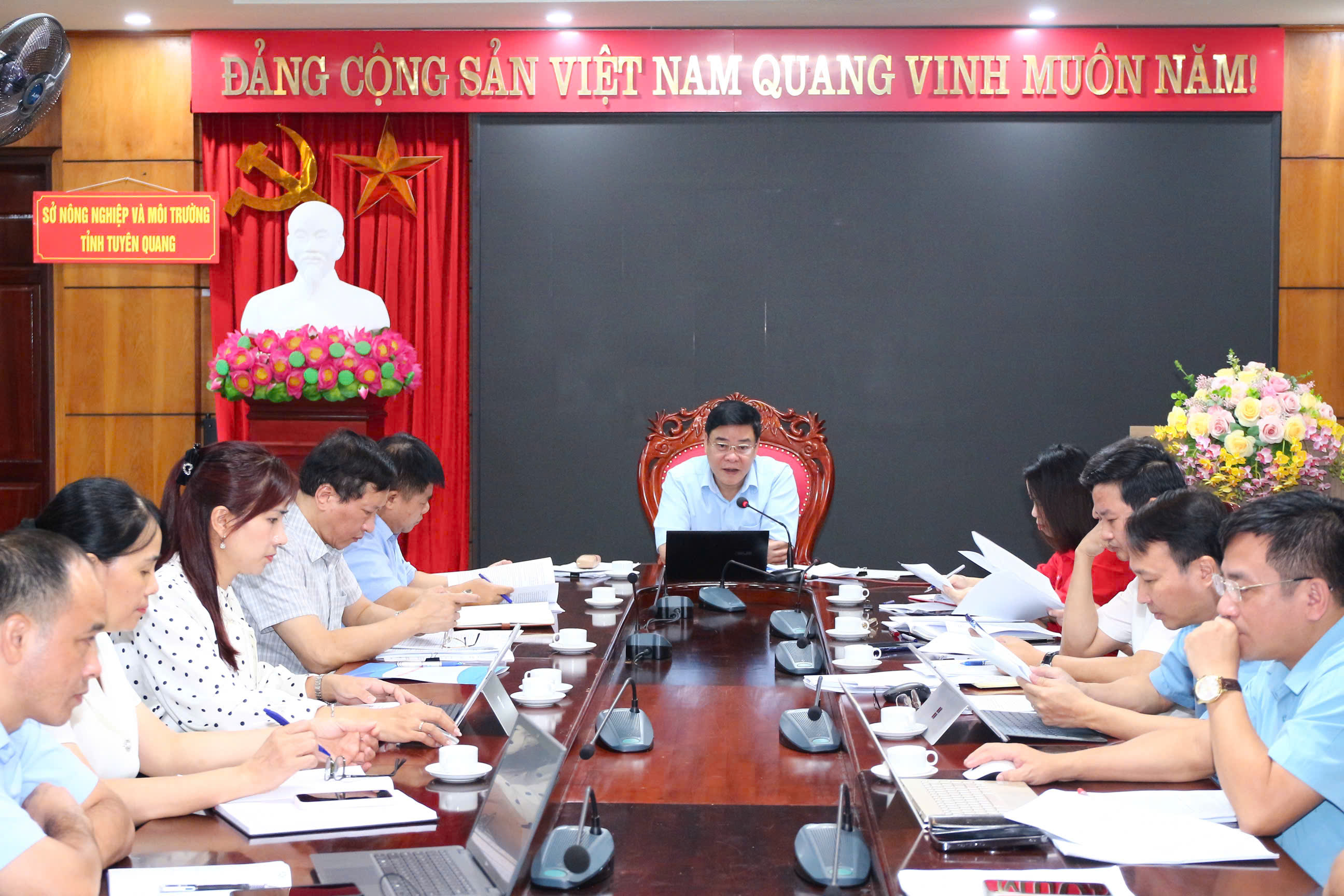 Đồng chí Hoàng Gia Long - Ủy viên Ban thường vụ, Phó Chủ tịch UBND tỉnh làm việc với Sở Nông nghiệp và Môi trường, thống nhất các nhiệm vụ trọng tâm thời gian tới