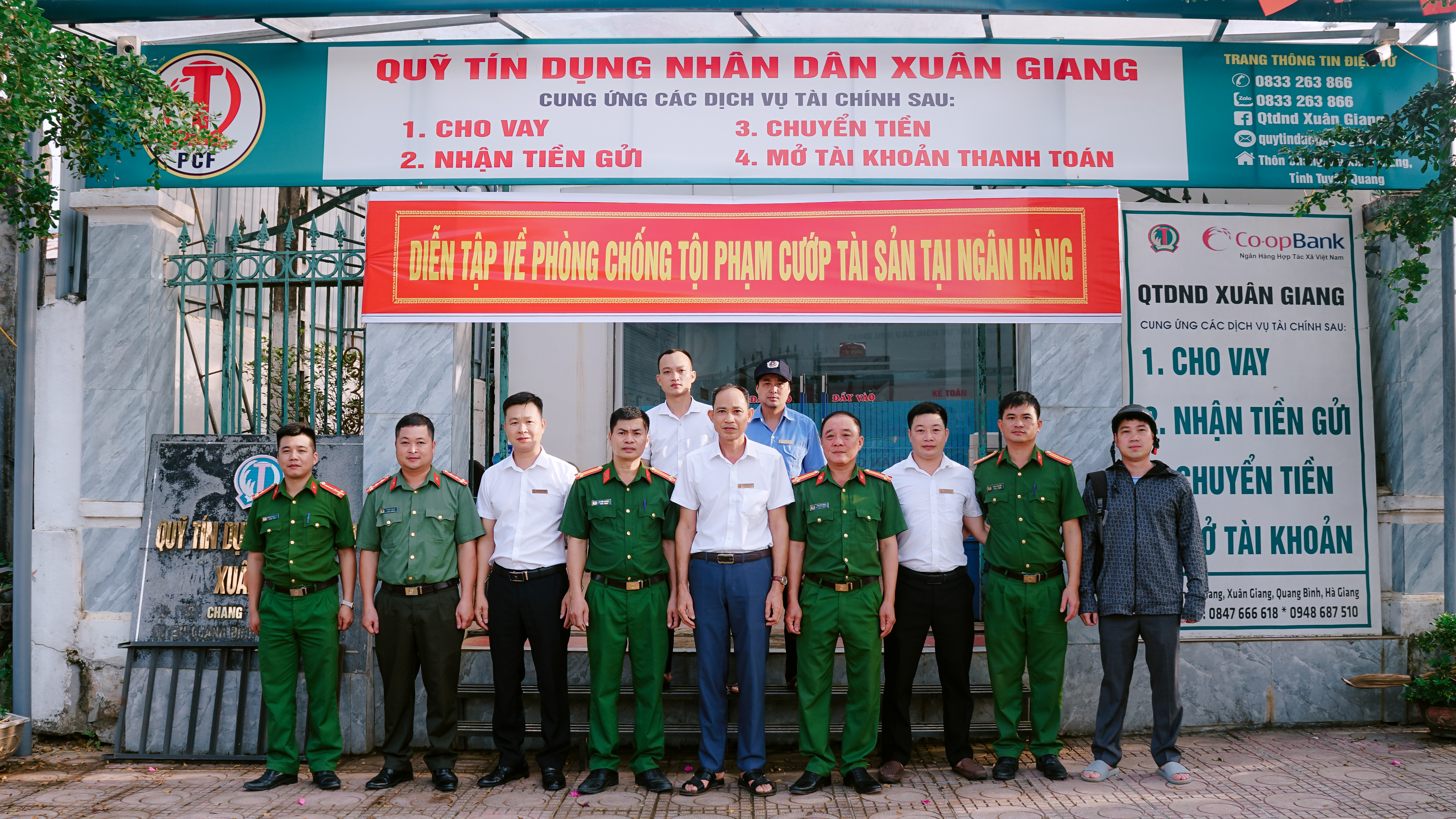 Quỹ Tín dụng nhân dân phối hợp với Công an xã diễn tập phòng chống tội phạm cướp tài sản