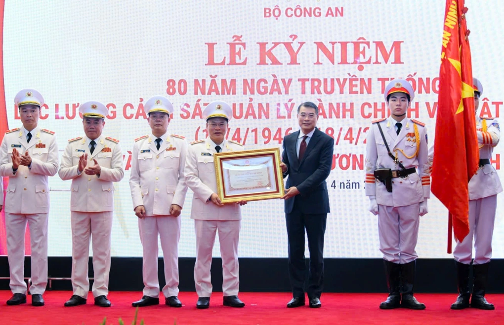 Thủ tướng: Tiếp tục phát triển VNeID thành nền tảng quốc gia