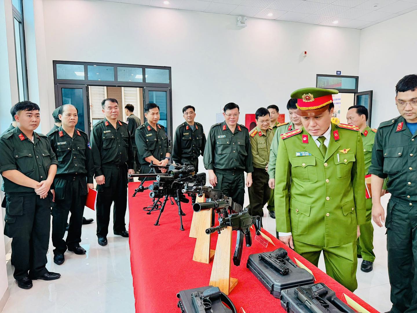 PHÒNG CẢNH SÁT CƠ ĐỘNG RA QUÂN HUẤN LUYỆN VÀ PHÁT ĐỘNG PHONG TRÀO THI ĐUA HOÀN THÀNH XUẤT SẮC NHIỆM VỤ HUẤN LUYỆN NĂM 2026