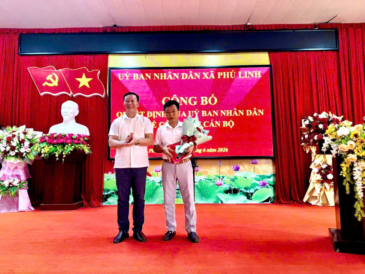 HỘI NGHỊ CÔNG BỐ QUYẾT ĐỊNH CỦA UBND XÃ VỀ CÔNG TÁC CÁN BỘ