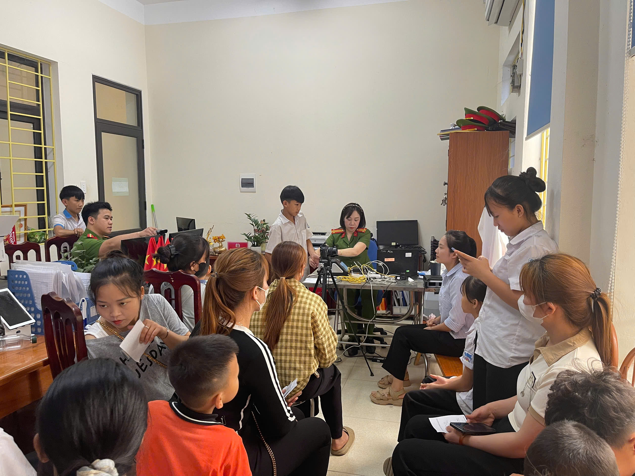 TẬN TÂM, TẬN TUỴ PHỤC VỤ NHÂN DÂN 