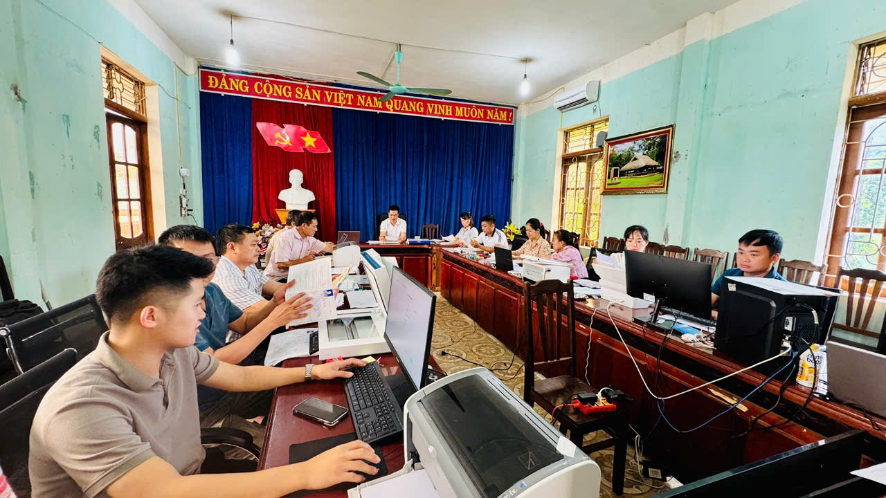 ĐẢNG ỦY XÃ XUÂN GIANG TRIỂN KHAI KẾ HOẠCH SỐ HÓA HỒ SƠ ĐẢNG VIÊN, TẠO LẬP DỮ LIỆU ĐẢNG VIÊN ĐIỆN TỬ