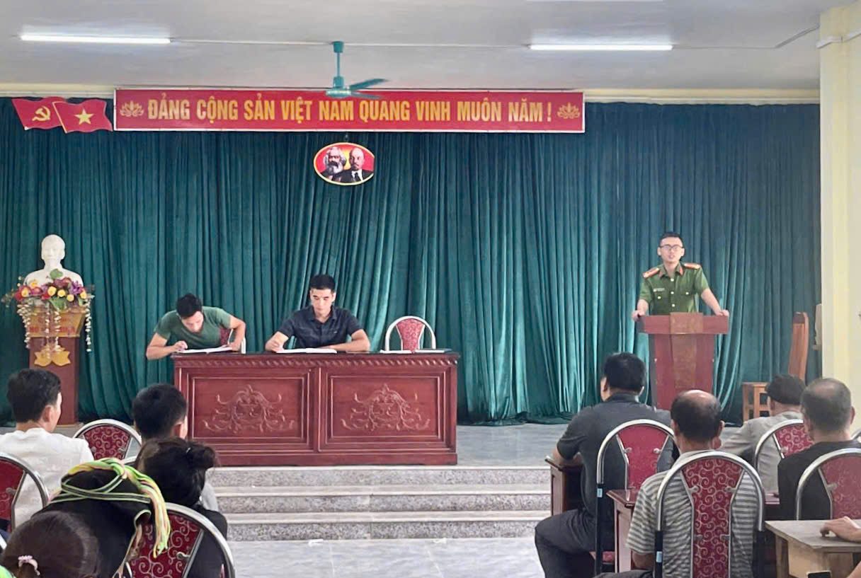 CÔNG AN XÃ CAO BỒ TỔ CHỨC TUYÊN TRUYỀN PHÁP LUẬT VỀ AN TOÀN GIAO THÔNG