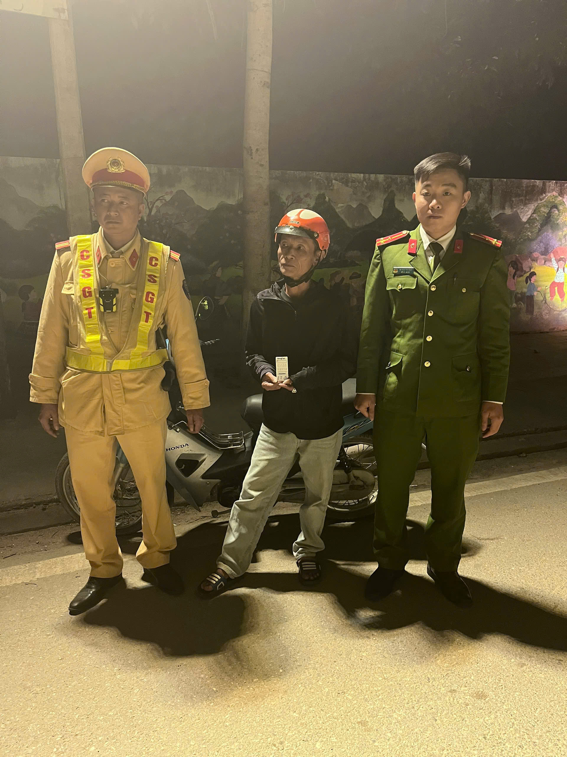 Công an xã Pà Vầy Sủ bắt giữ đối tượng tàng trữ trái phép chất ma túy