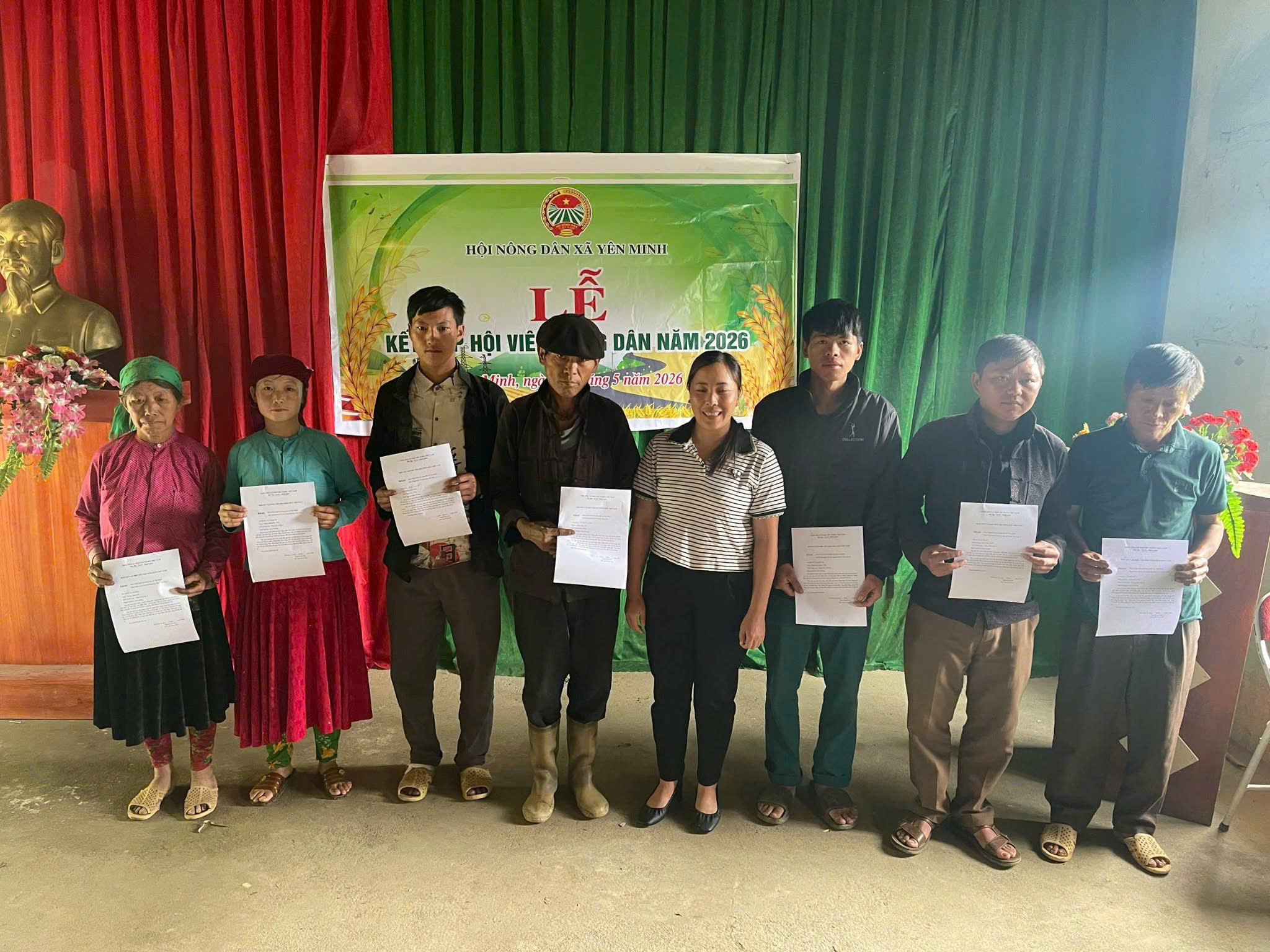 HỘI NÔNG DÂN XÃ YÊN MINH TỔ CHỨC KẾT NẠP HỘI VIÊN MỚI