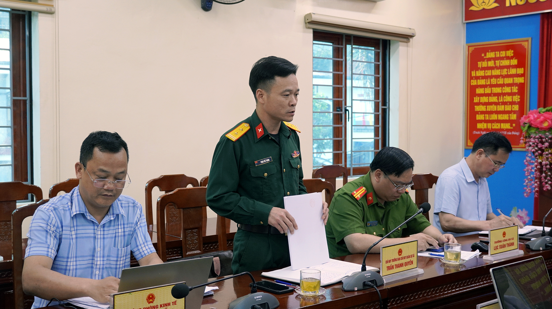 phi&ecirc;n họp UBND T3 (5).jpg