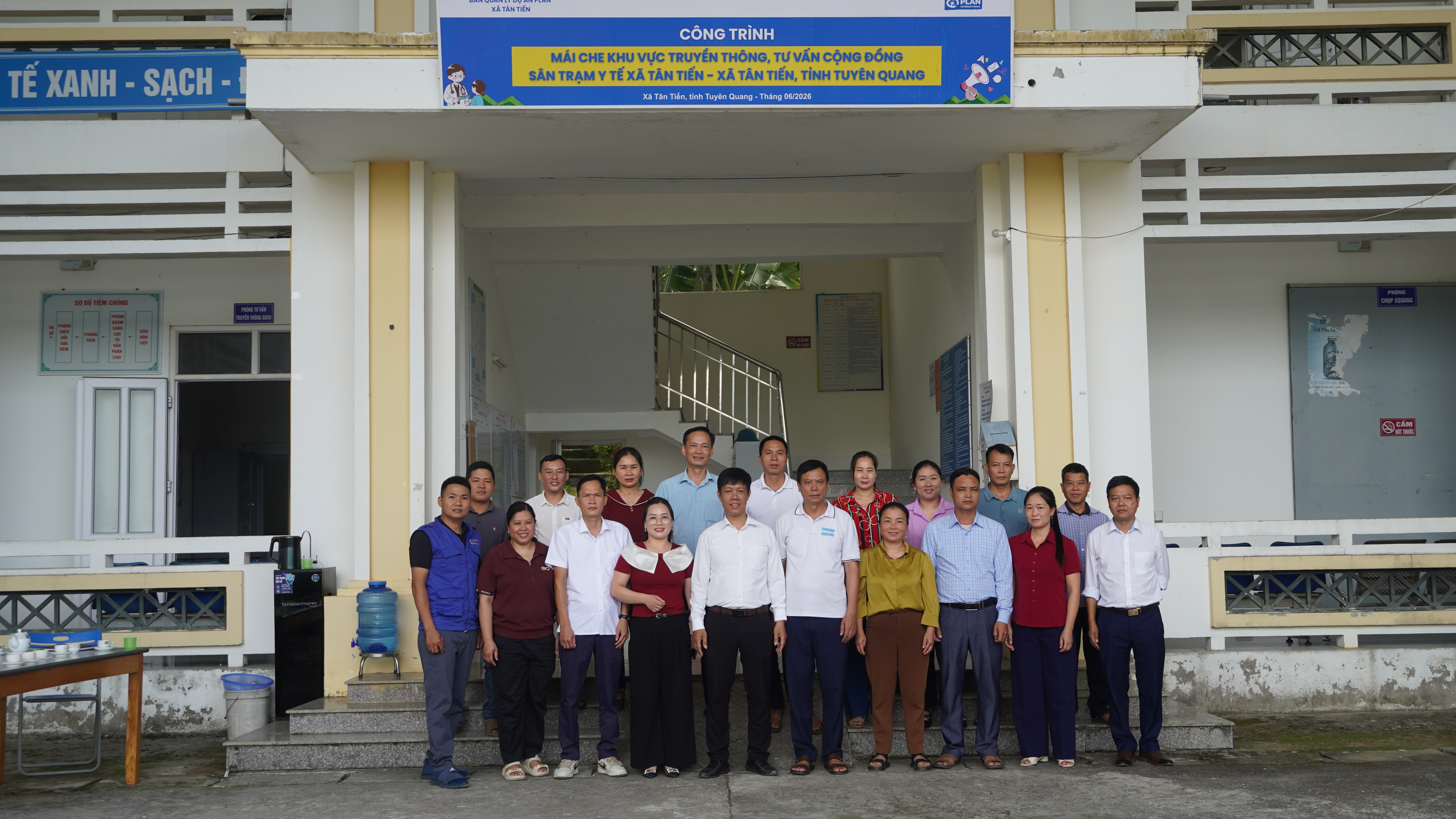 Nghiệm thu, bàn giao công trình mái che khu vực truyền thông, tư vấn cộng đồng tại Trạm y tế xã Tân Tiến