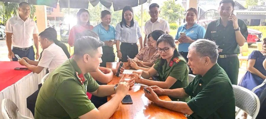 TỪ NGHỊ QUYẾT ĐẾN ĐỜI SỐNG  Sức lan tỏa của “Bình dân học vụ số” ở xã Bắc Quang