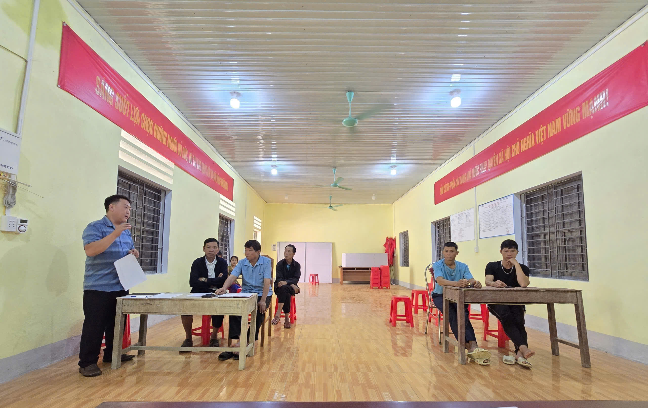 Đồng chí Sùng Mí Sò dự sinh hoạt Chi bộ thôn Ngậm Cạch, định hướng nhiều nhiệm vụ trọng tâm trong tháng 8 năm 2026