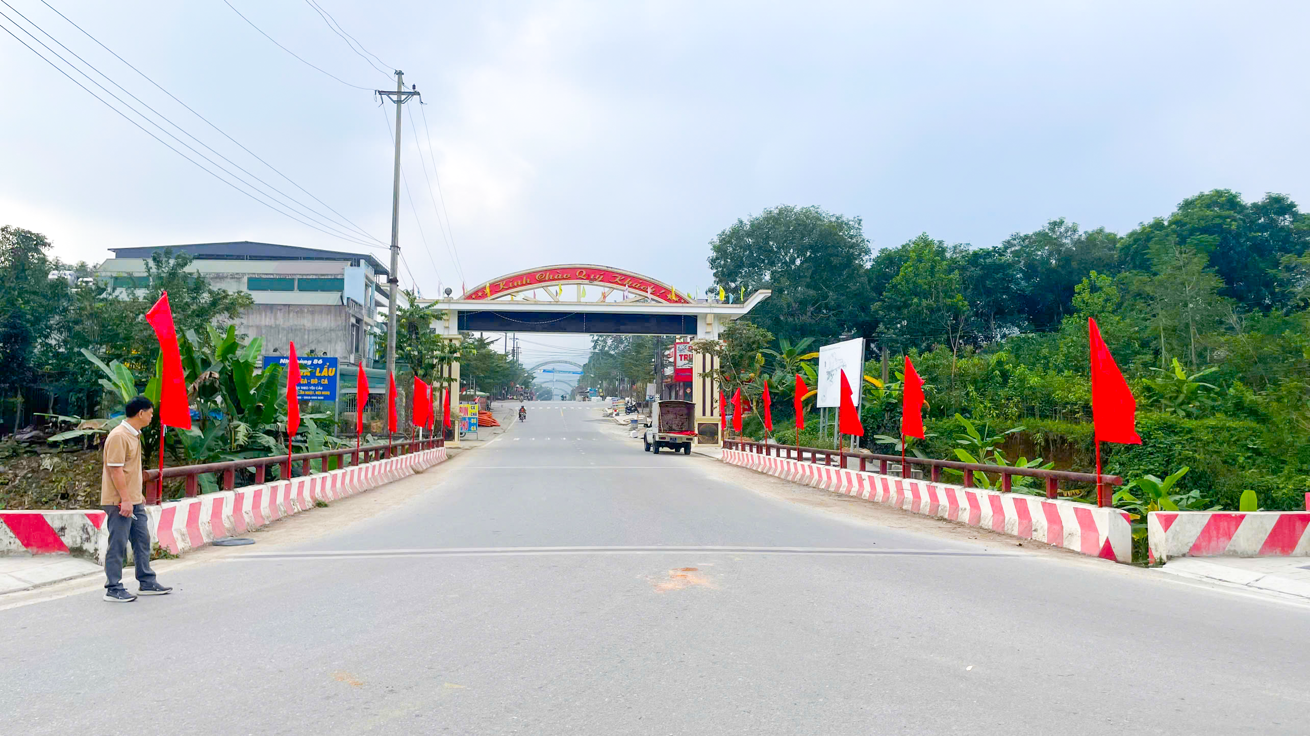 XÃ QUANG BÌNH CHỈNH TRANG KHUÔN VIÊN, TREO CỜ, PANO CỔ ĐỘNG TRỰC QUAN CHÀO MỪNG ĐẠI HỘI ĐẠI BIỂU TOÀN QUỐC LẦN THỨ XIV CỦA ĐẢNG