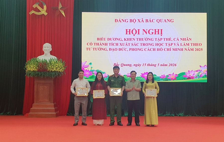 Hội nghị biểu dương, khen thưởng các tập thể, cá nhân có thành tích xuất sắc trong học tập và làm theo tư tưởng, đạo