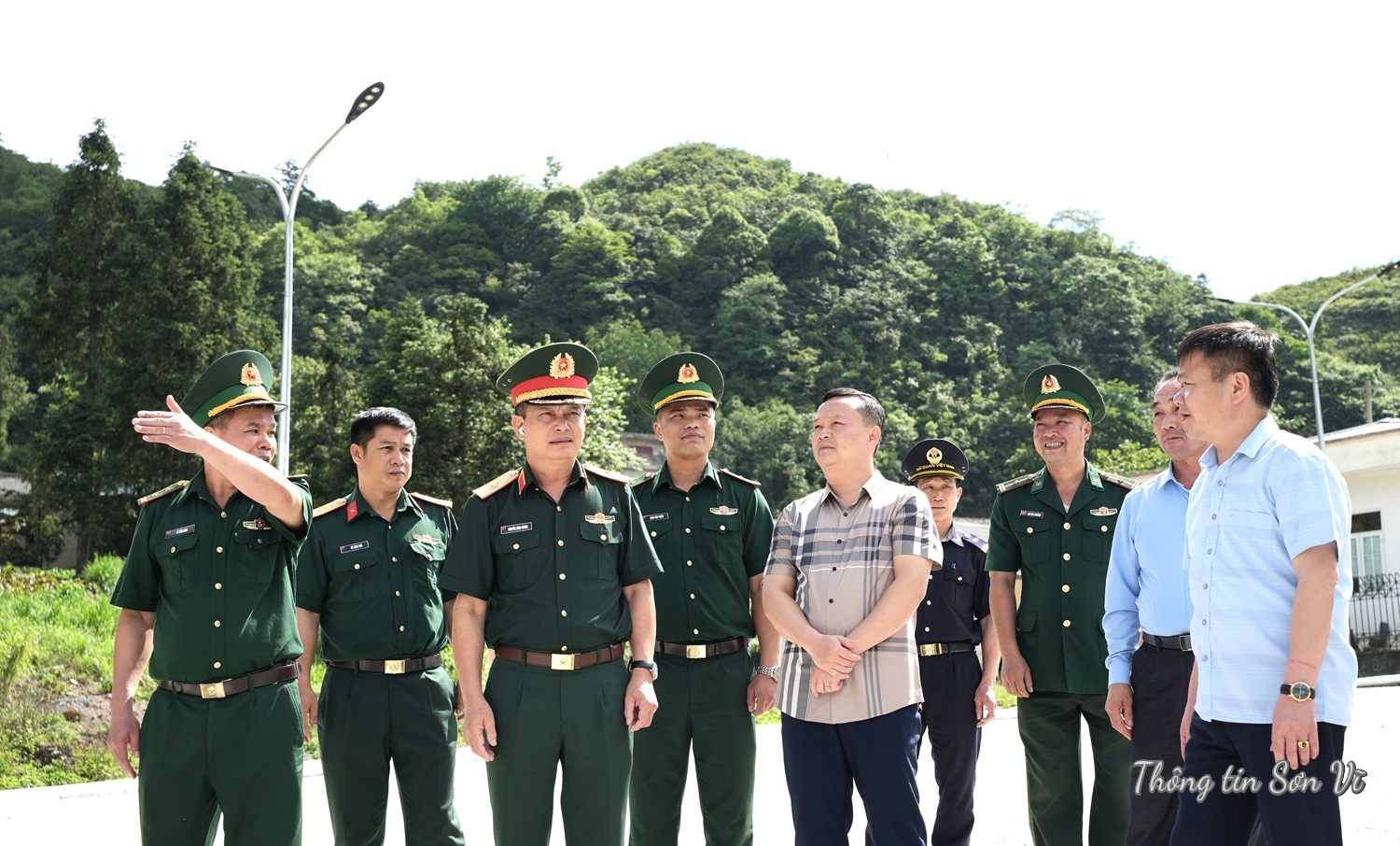 Thiếu tướng Nguyễn Đình Cương, Chỉ huy trưởng Bộ CHQS tỉnh Tuyên Quang nắm tình hình quốc phòng, an ninh tại xã biên giới Sơn Vĩ