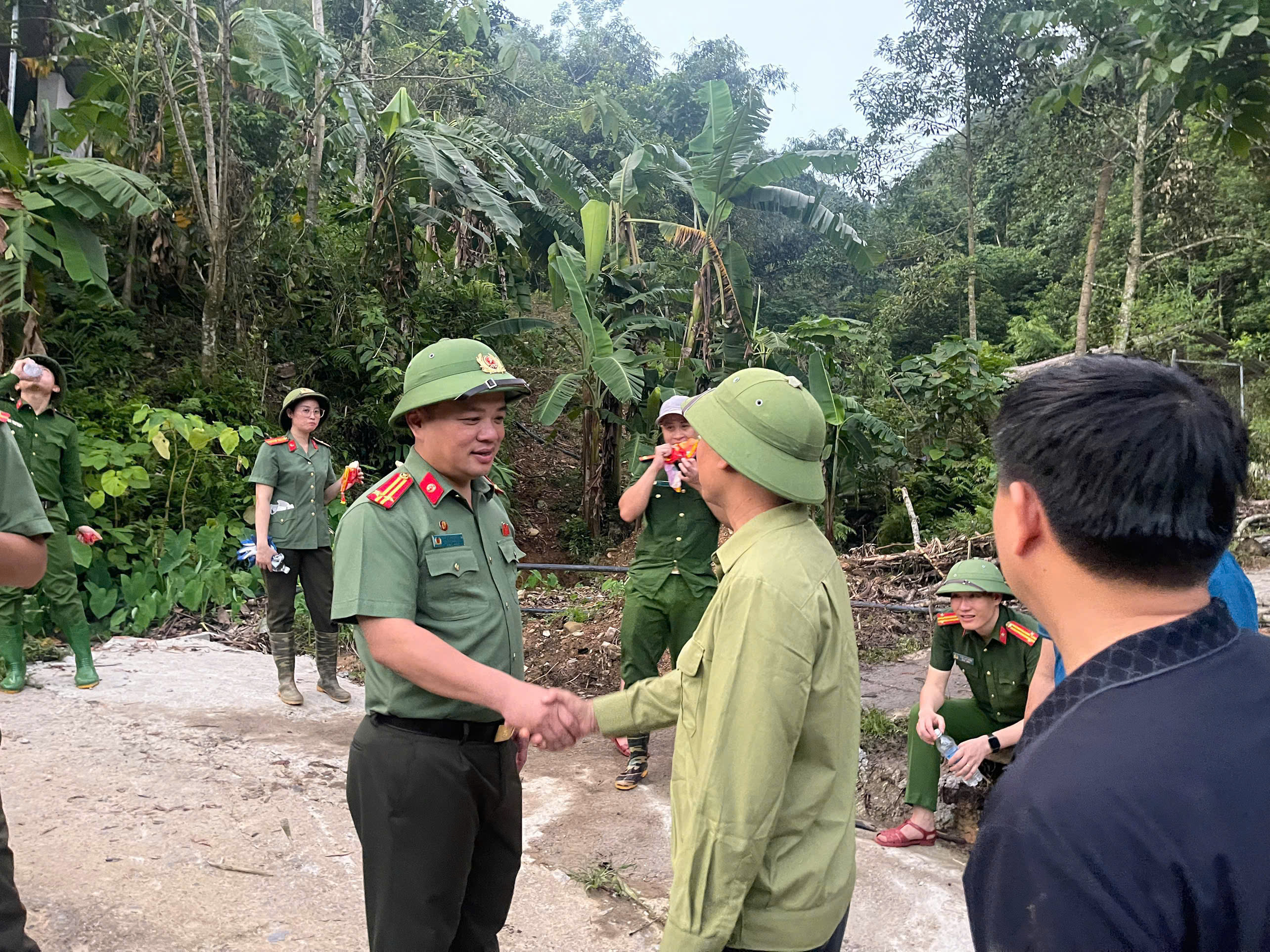 NHỮNG NGÀY NGHỈ Ở NƠI XA