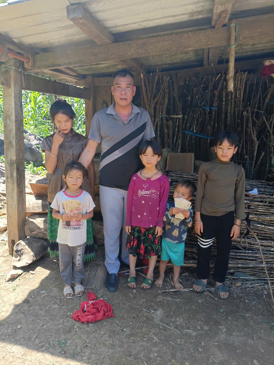TRUNG TÂM CTXH VÀ QUỸ BẢO TRỢ TRẺ EM TỈNH TUYÊN QUANG TRAO HỖ TRỢ BẢO TRỢ DÀI HẠN CHO TRẺ EM MỒ CÔI CÓ HOÀN CẢNH KHÓ KHĂN