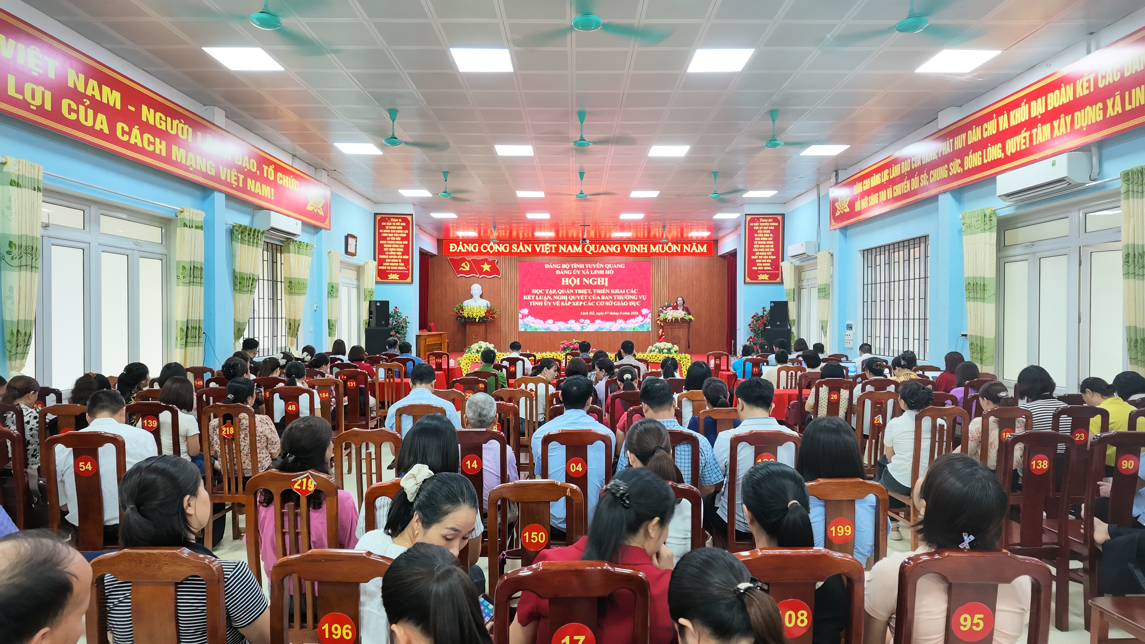 Đảng ủy xã Linh Hồ tổ chức Hội nghị quán triệt, triển khai các văn bản mới của Tỉnh ủy về sắp xếp cơ sở giáo dục