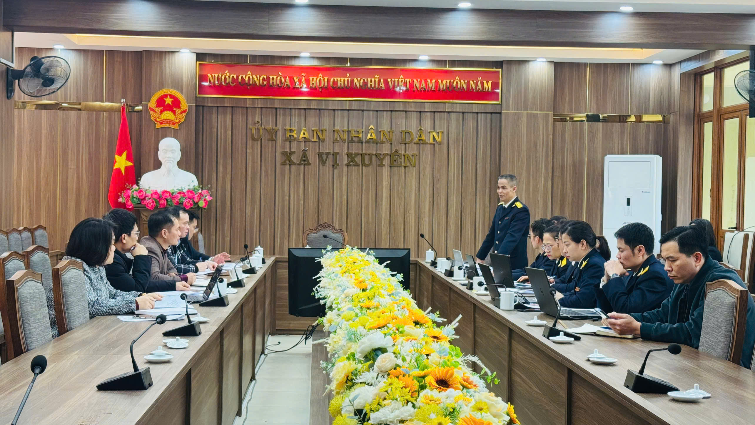 Thuế cơ sở 5 tỉnh Tuyên Quang làm việc với UBND xã Vị Xuyên.