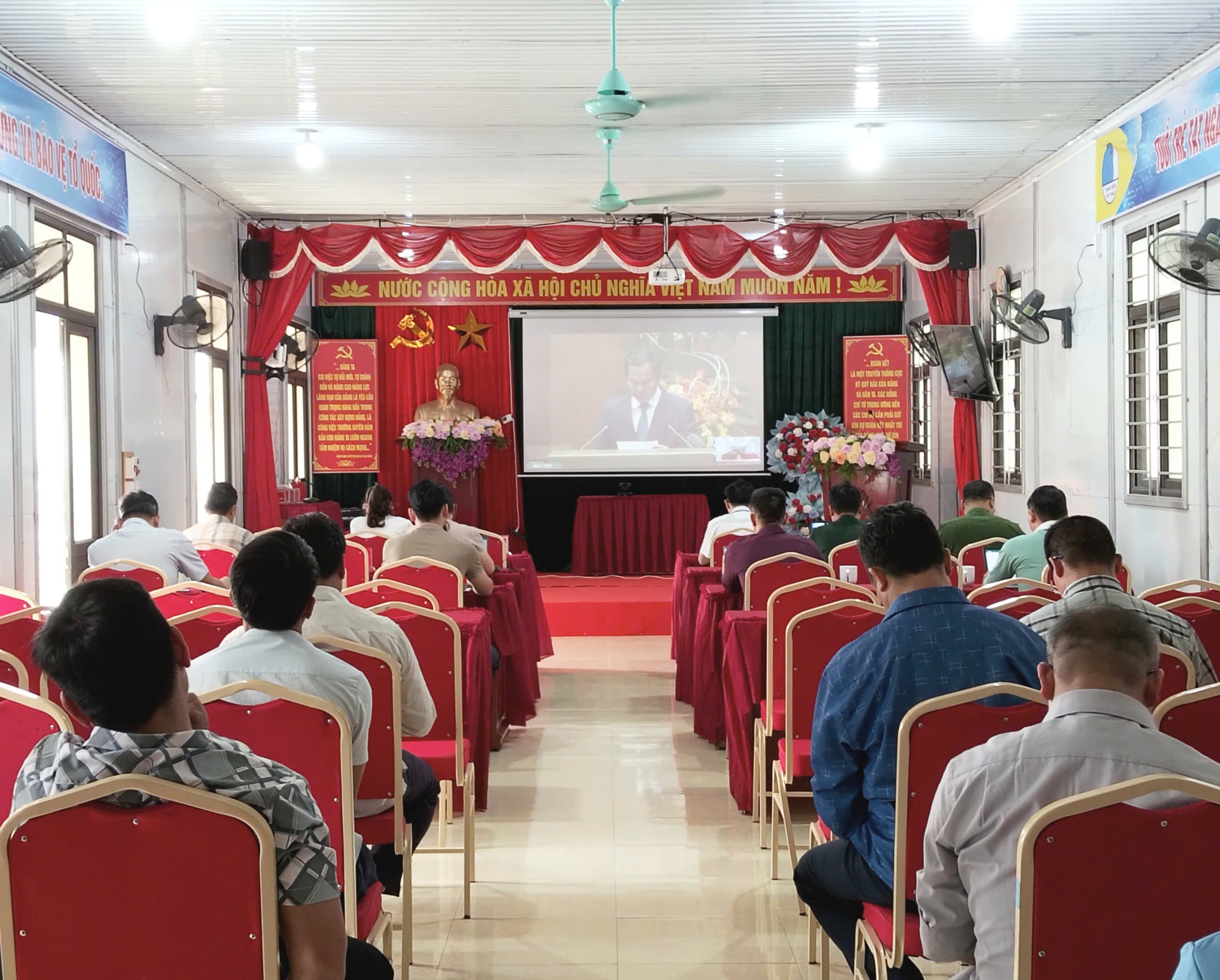 Xã Tát Ngà dự Hội nghị toàn quốc tổng kết công tác bầu cử đại biểu Quốc hội khóa XVI và Đại biểu Hội đồng nhân dân các cấp nhiệm kỳ 2026 – 2031