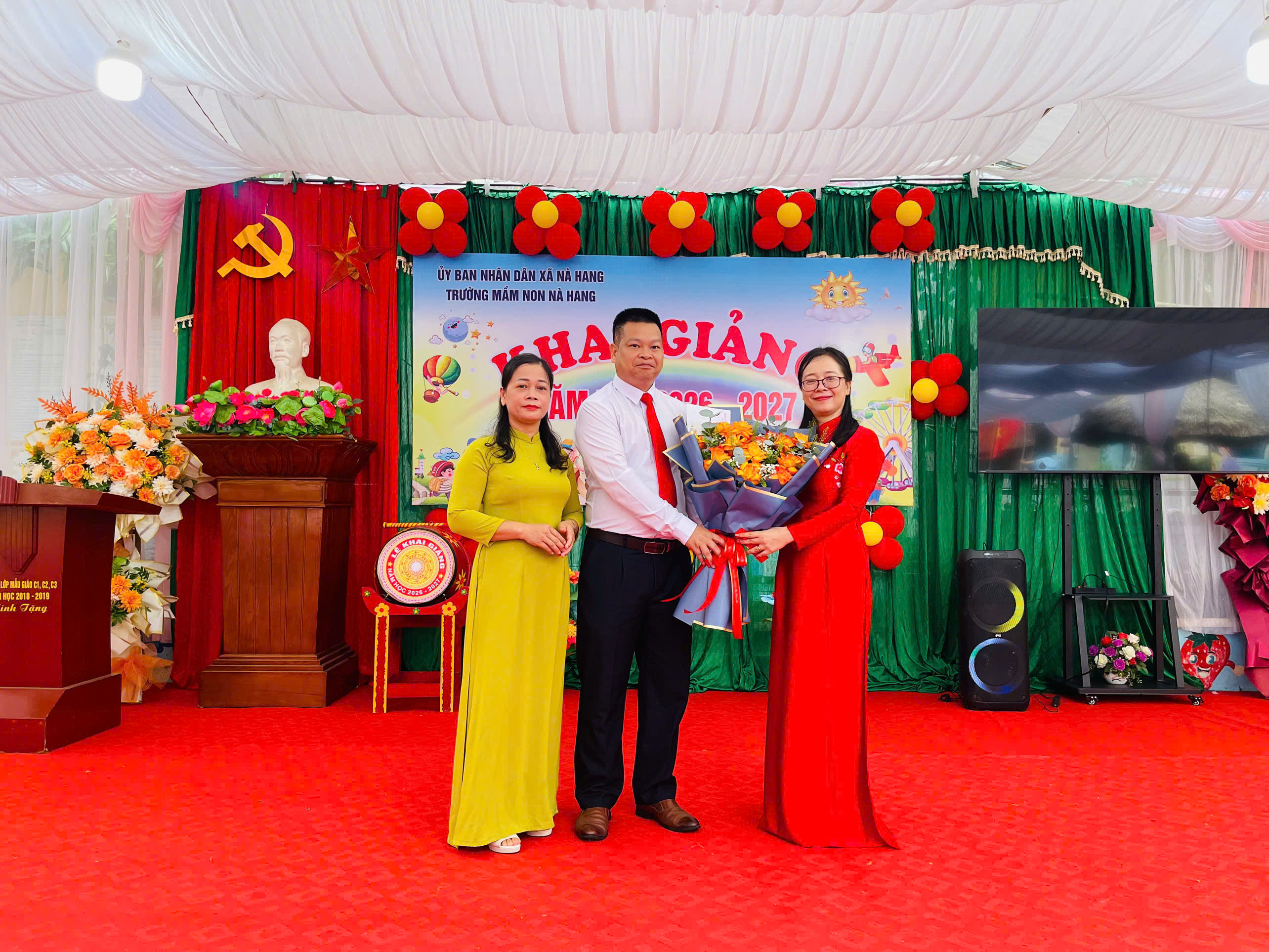 Đồng chí Phạm Tiến Sỹ, Ủy viên Ban Chấp hành Đảng bộ, Phó Chủ tịch UBND xã Nà Hang dự Khai giảng năm học 2026-2027 tại Trường Mầm non Nà Hang