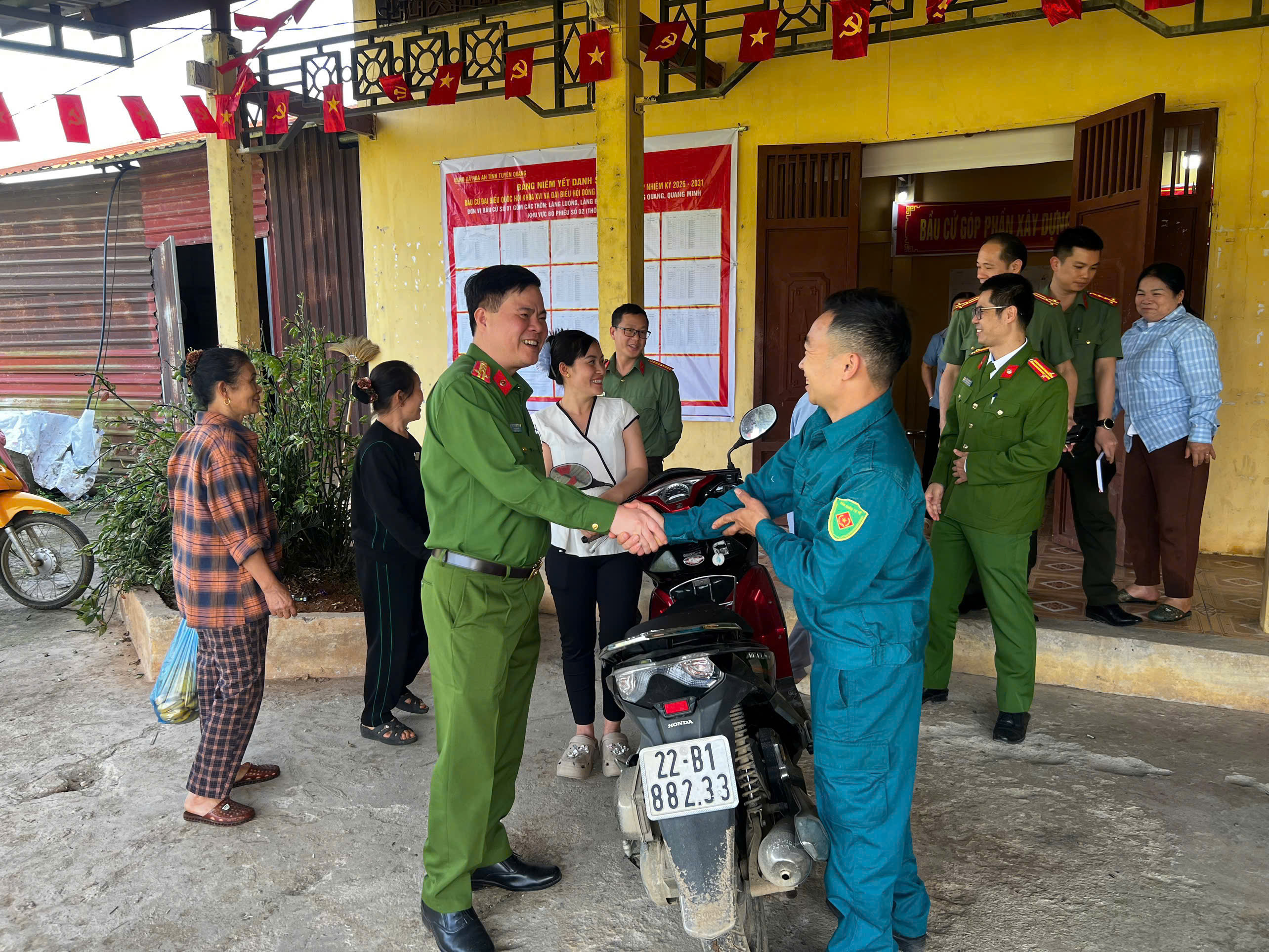 LÃNH ĐẠO CÔNG AN TỈNH KIỂM TRA CÔNG TÁC ĐẢM BẢO ANTT PHỤC VỤ BẦU CỬ TẠI HOÀ AN