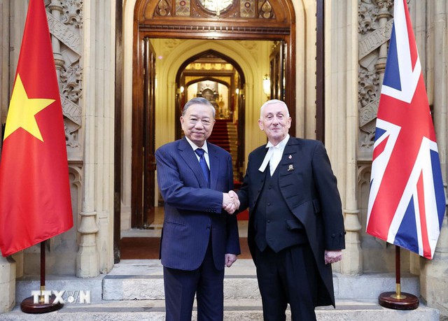 Party leader meets top British legislators in London