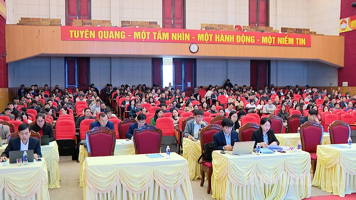 300 thành viên Tổ công tác phụ trách địa bàn được tập huấn công tác bầu cử