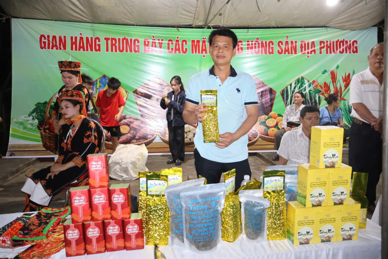 Chợ đ&ecirc;m b ch&egrave;.jpg