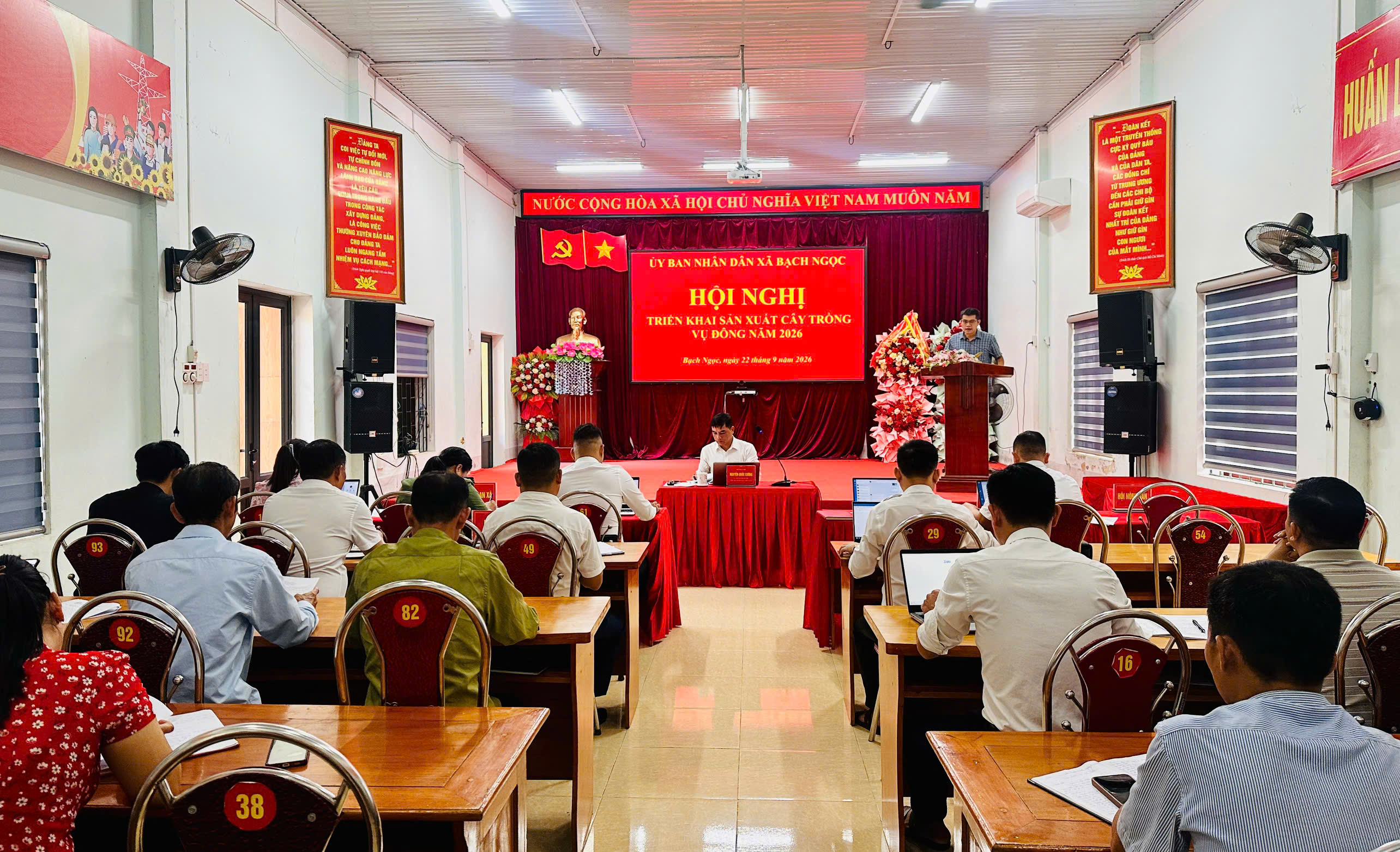 Bạch Ngọc triển khai sản xuất cây trồng vụ Đông và tập huấn nghiệp vụ rà soát hộ nghèo năm 2026