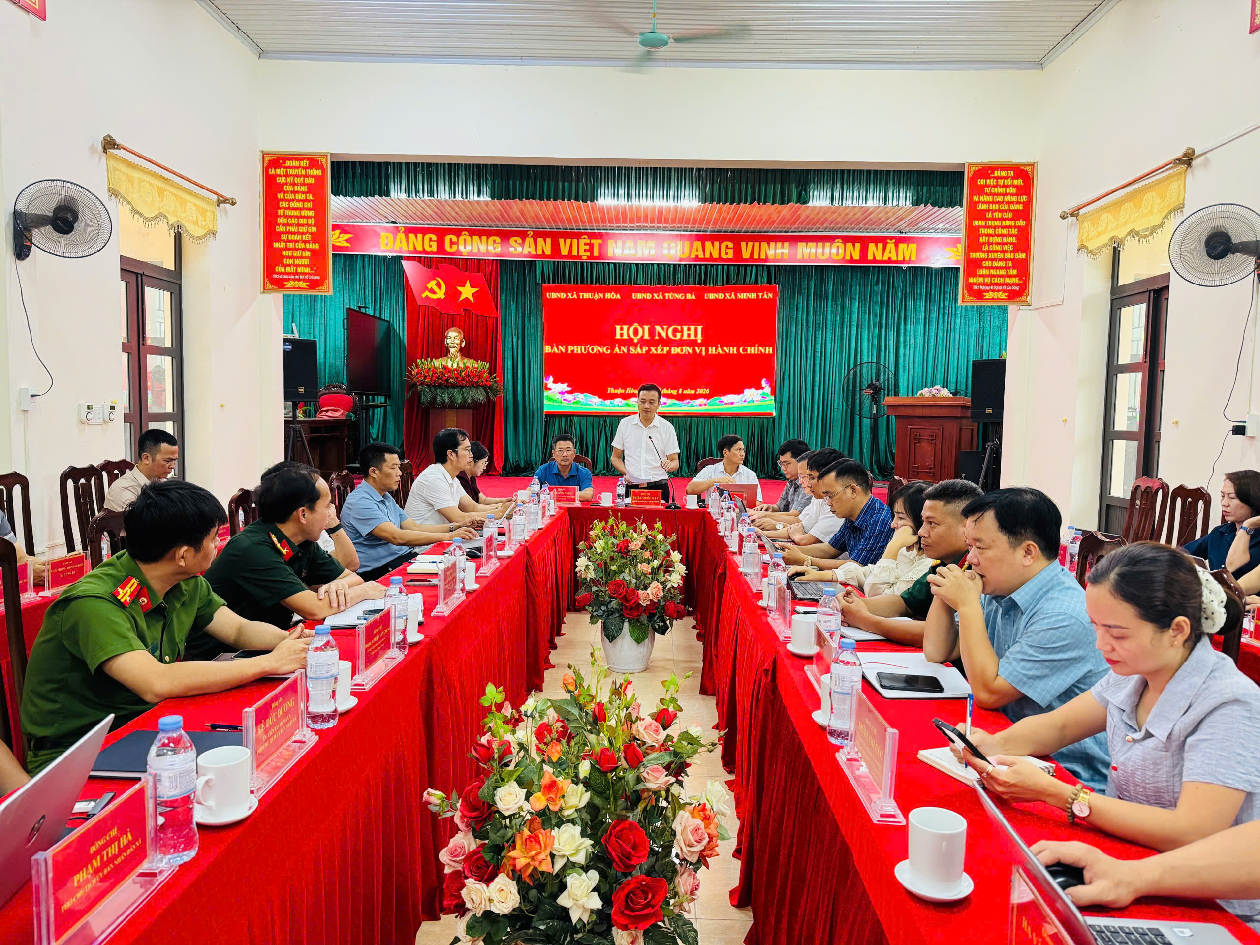 Hội nghị bàn phương án sắp xếp đơn vị hành chính.