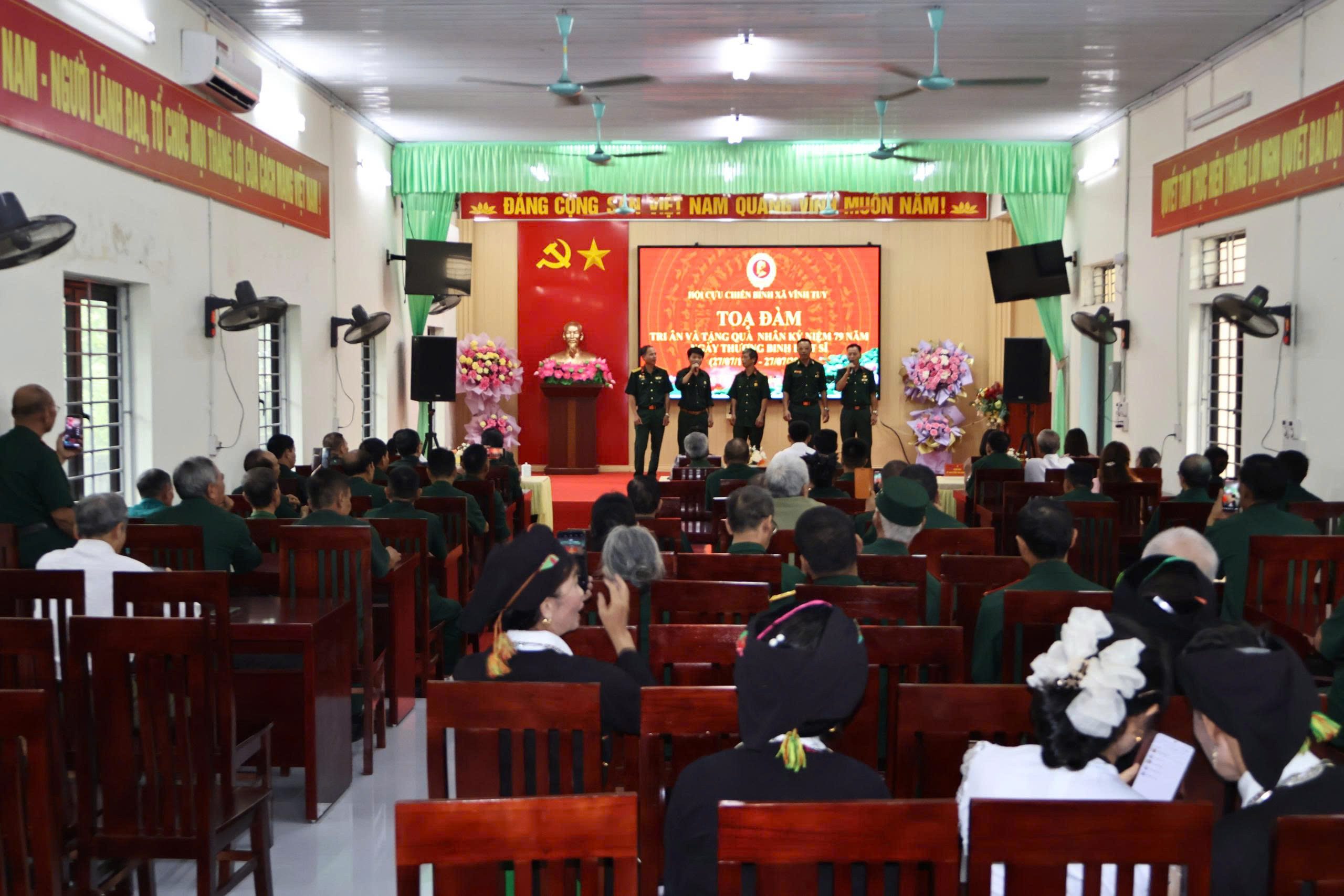 Tọa đàm tri ân 27 th 7 hát tt.jpg