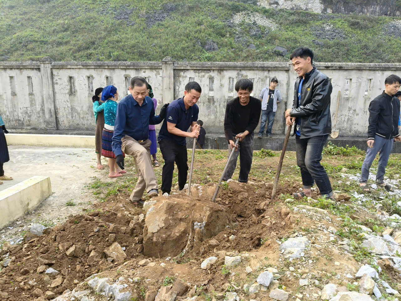 Xã Mèo Vạc tổ chức ra quân “Ngày thứ Bảy tình nguyện” xây dựng nông thôn mới tuần 13 năm 2026