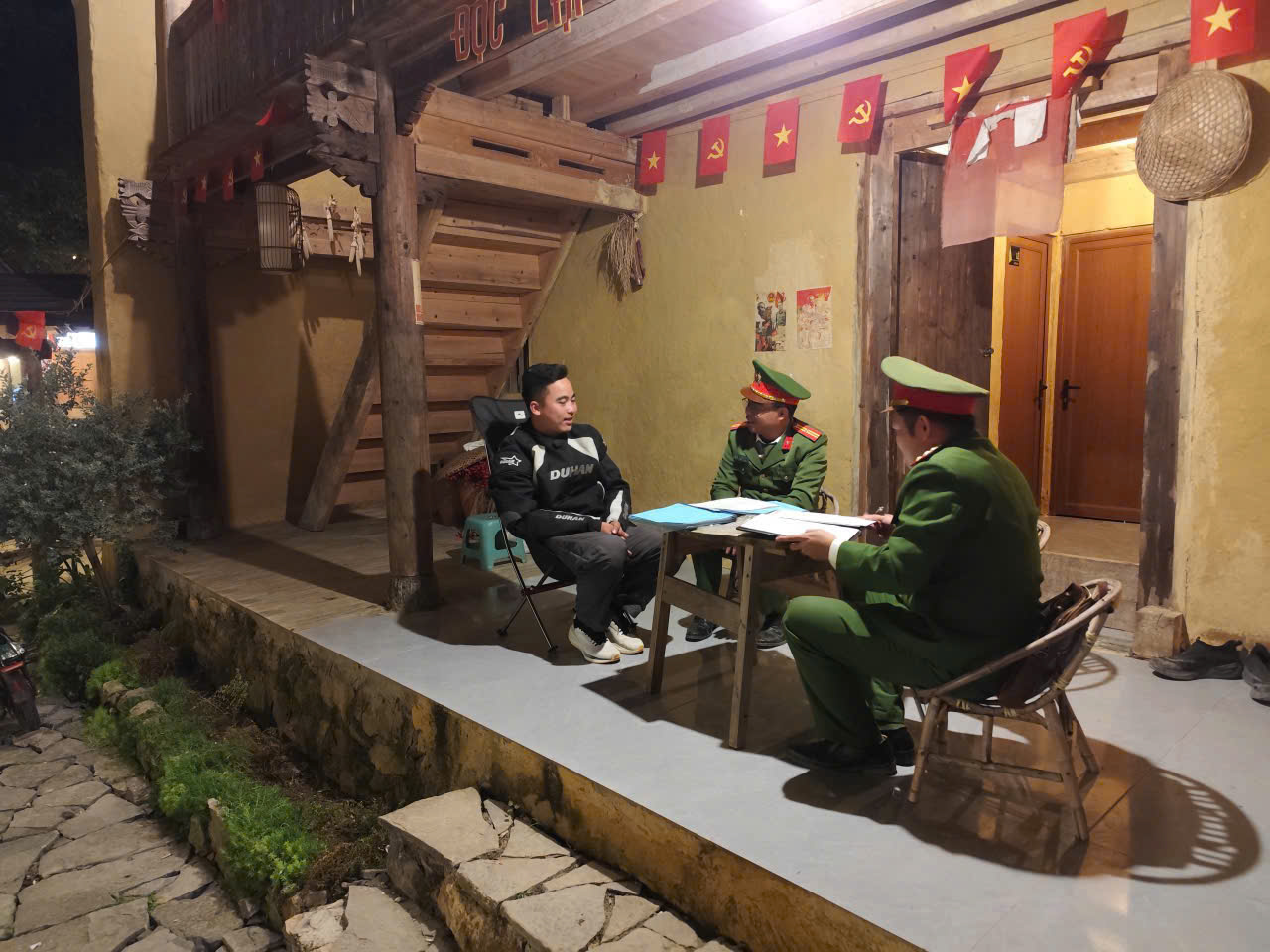 CÔNG AN XÃ LŨNG CÚ TĂNG CƯỜNG ĐẢM BẢO ANTT MÙA LỄ HỘI HOA TAM GIÁC MẠCH 2025