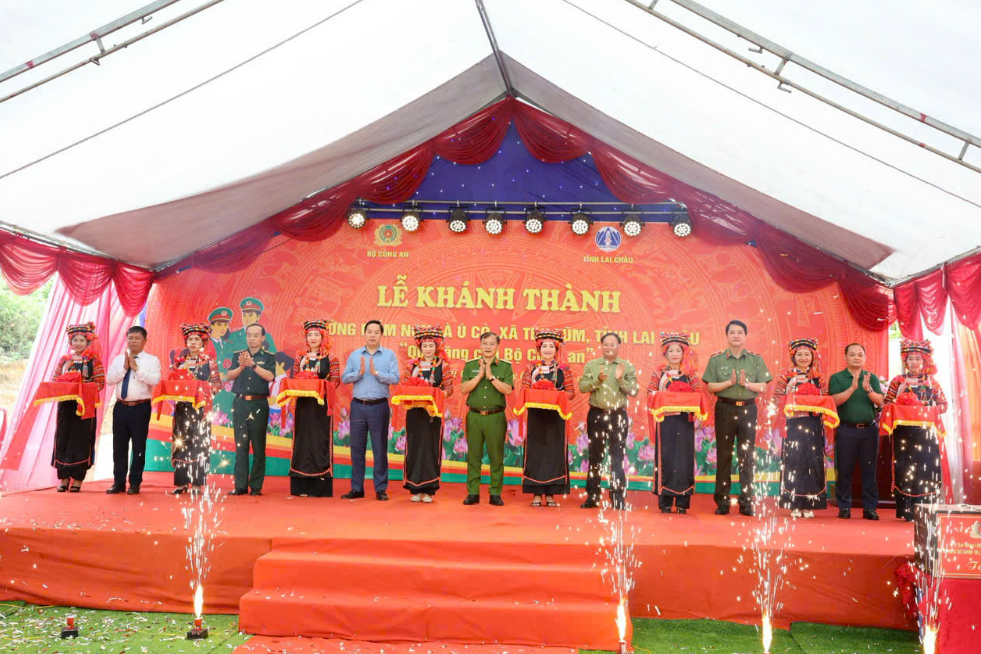 THỨ TRƯỞNG NGUYỄN VĂN LONG DỰ LỄ KHÁNH THÀNH, BÀN GIAO ĐIỂM TRƯỜNG MẦM NON LÀ Ú CÒ, XÃ THU LŨM, TỈNH LAI CHÂU