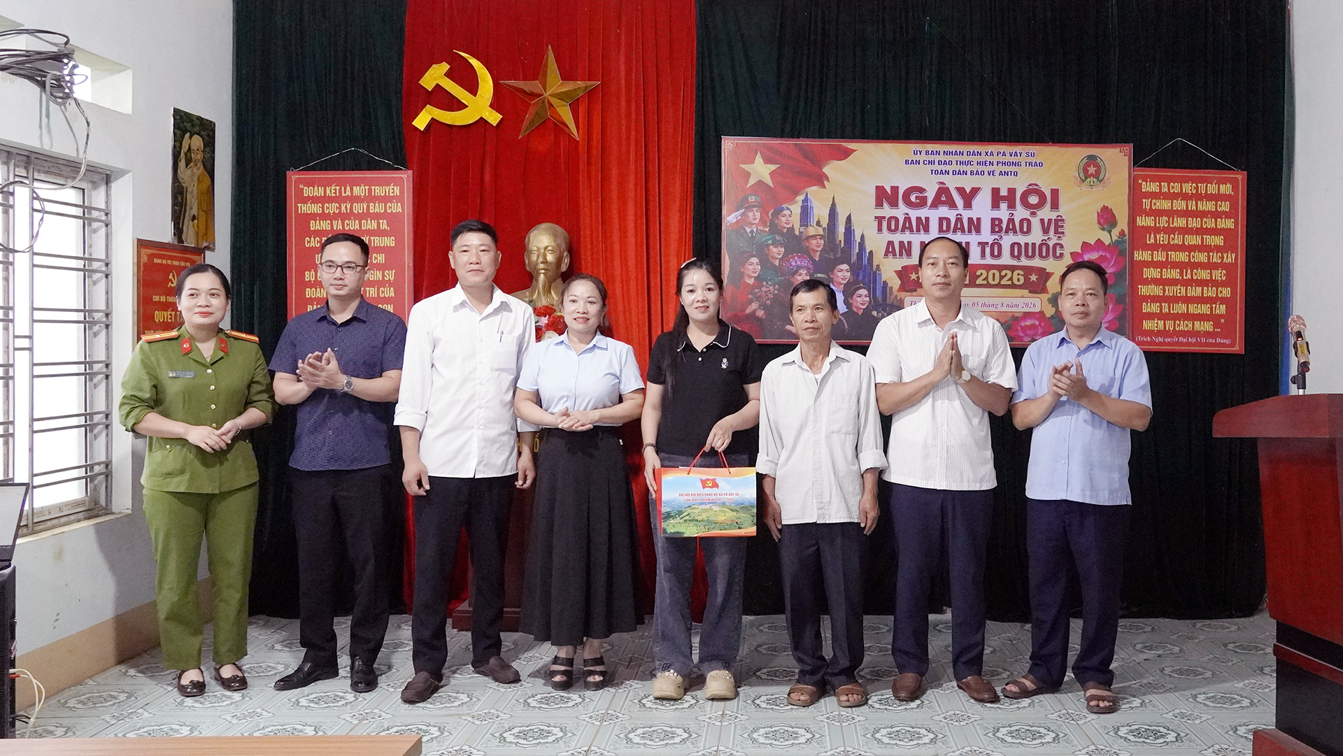 ng&agrave;y hội to&agrave;n d&acirc;n BVQNTQ th&ocirc;n cốc p&agrave;i (2).jpg
