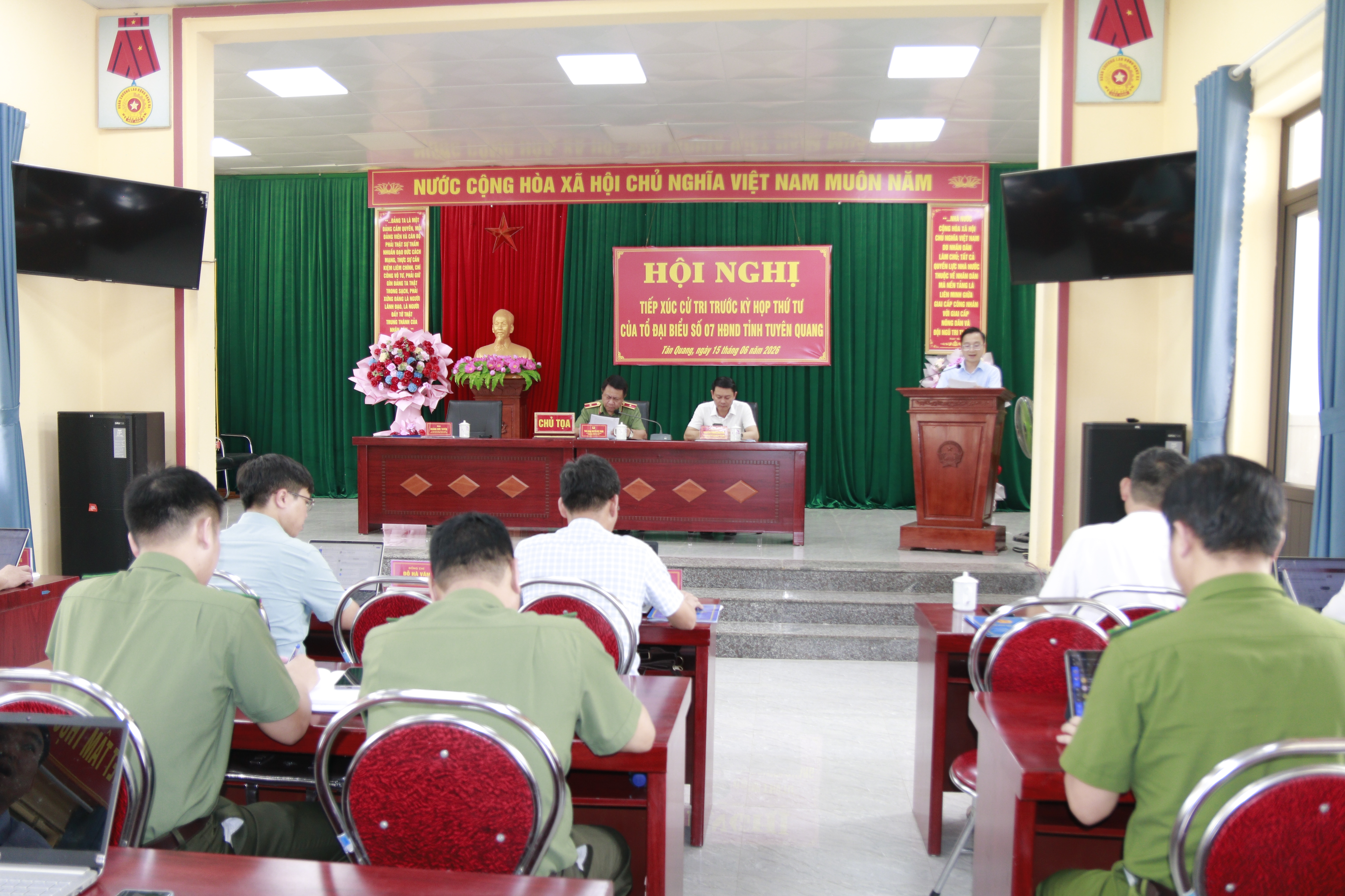 Tổ Đại biểu số 07 HĐND tỉnh Tuyên Quang tiếp xúc cử tri tại xã Tân Quang