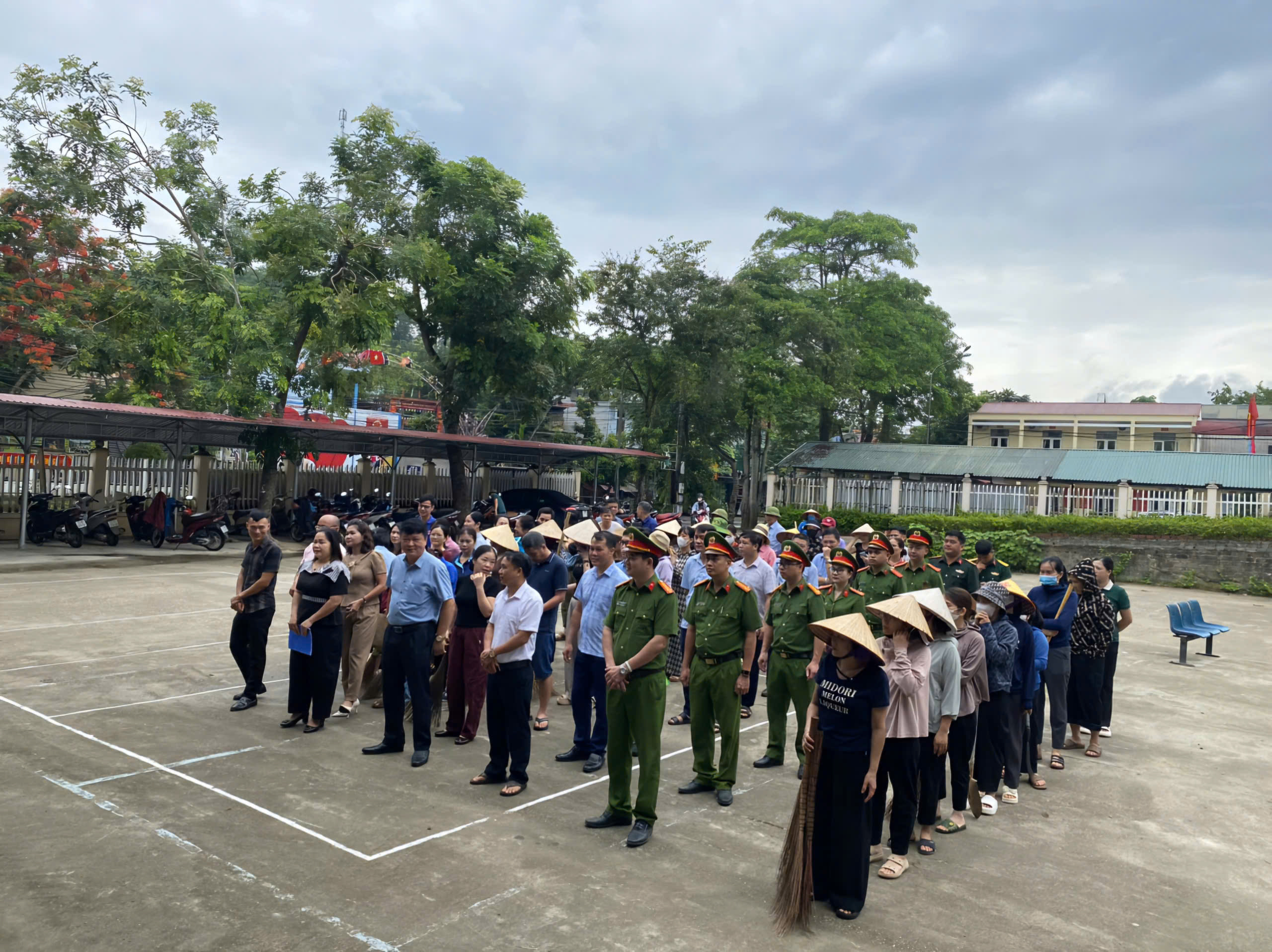 CÔNG AN XÃ VĨNH TUY HƯỞNG ỨNG LỄ PHÁT ĐỘNG PHONG TRÀO THI ĐUA "TOÀN DÂN CHUNG TAY BẢO VỆ MÔI TRƯỜNG, VÌ MỘT VIỆT NAM XANH - SẠCH - ĐẸP"