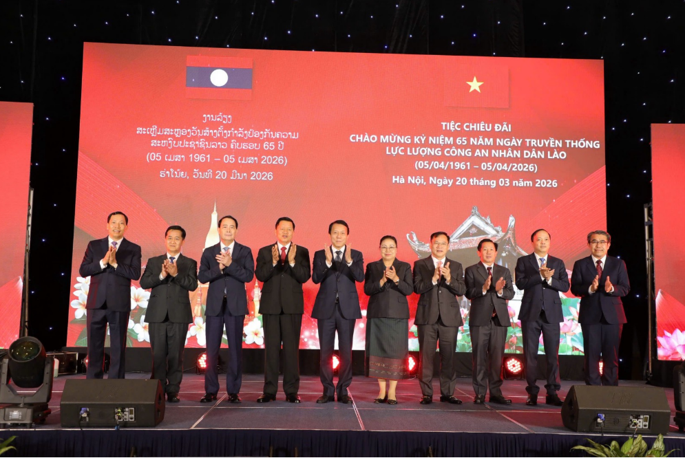 TIẾP TỤC VUN ĐẮP MỐI QUAN HỆ BỀN CHẶT GIỮA VIỆT NAM VÀ LÀO