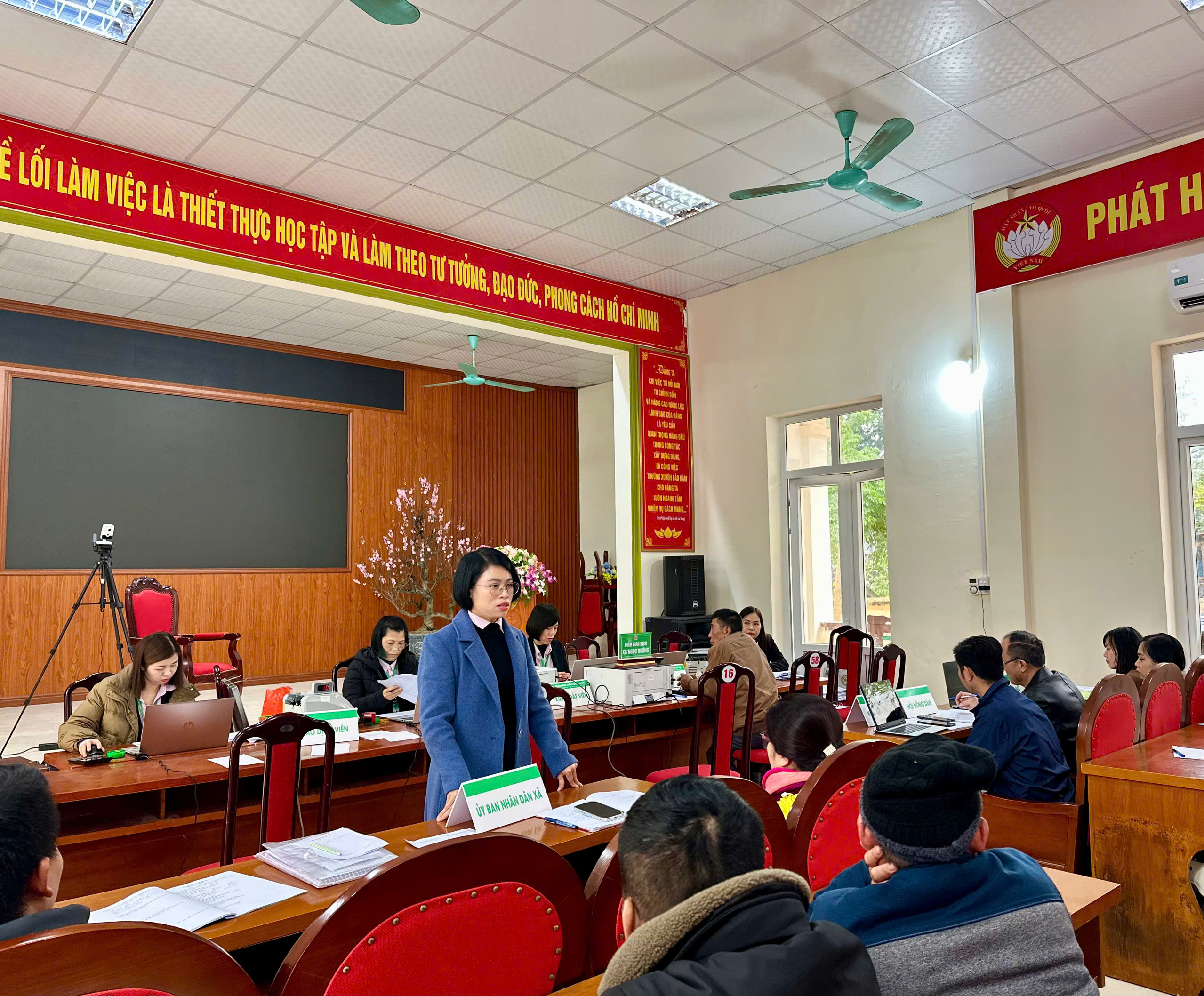 Phòng giao dịch NHCSXH Hà Giang tập trung cho vay chương trình tín dụng đối với hộ sản xuất kinh doanh tại vùng khó khăn trên địa bàn xã Ngọc Đường