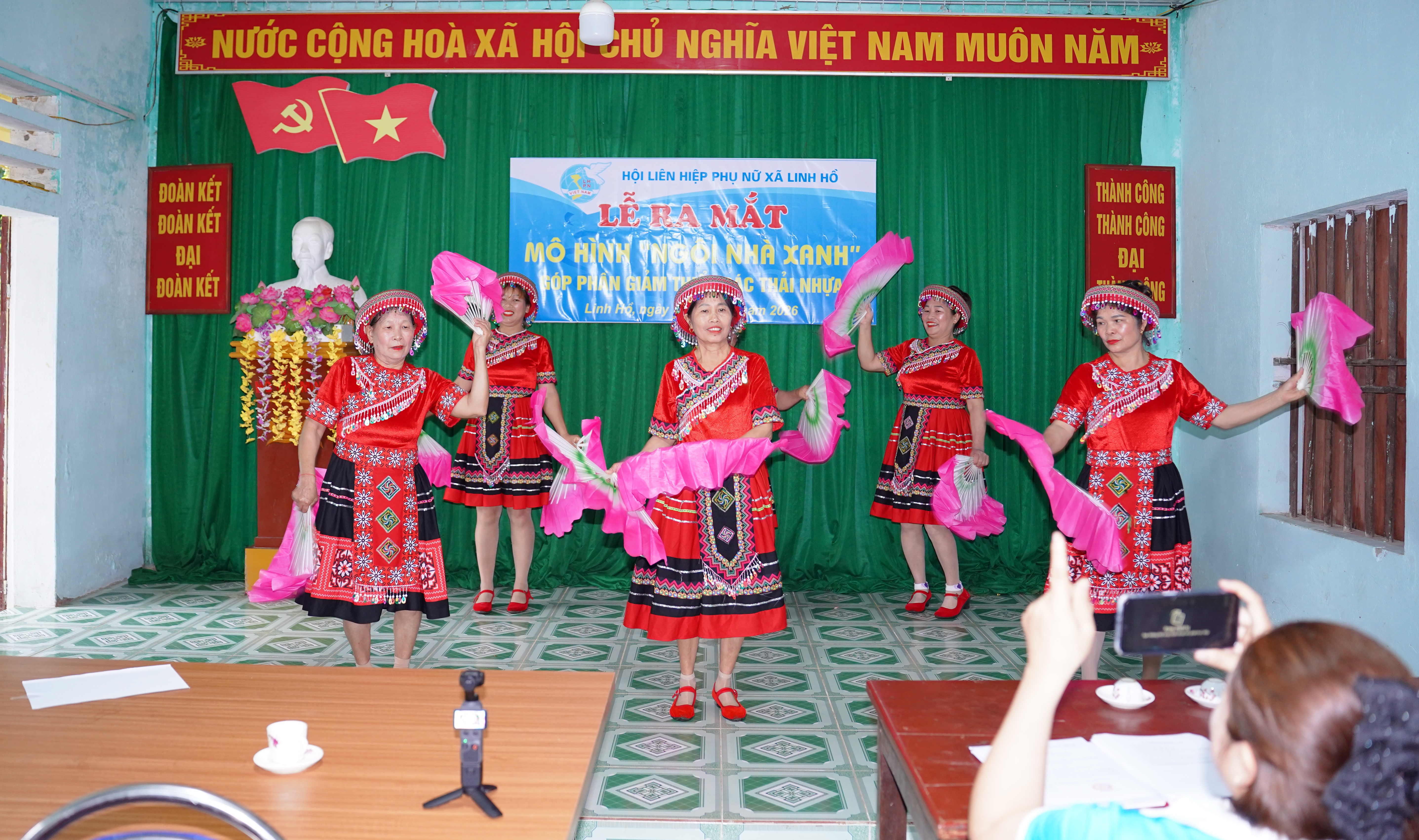 Ra mắt 2.JPG