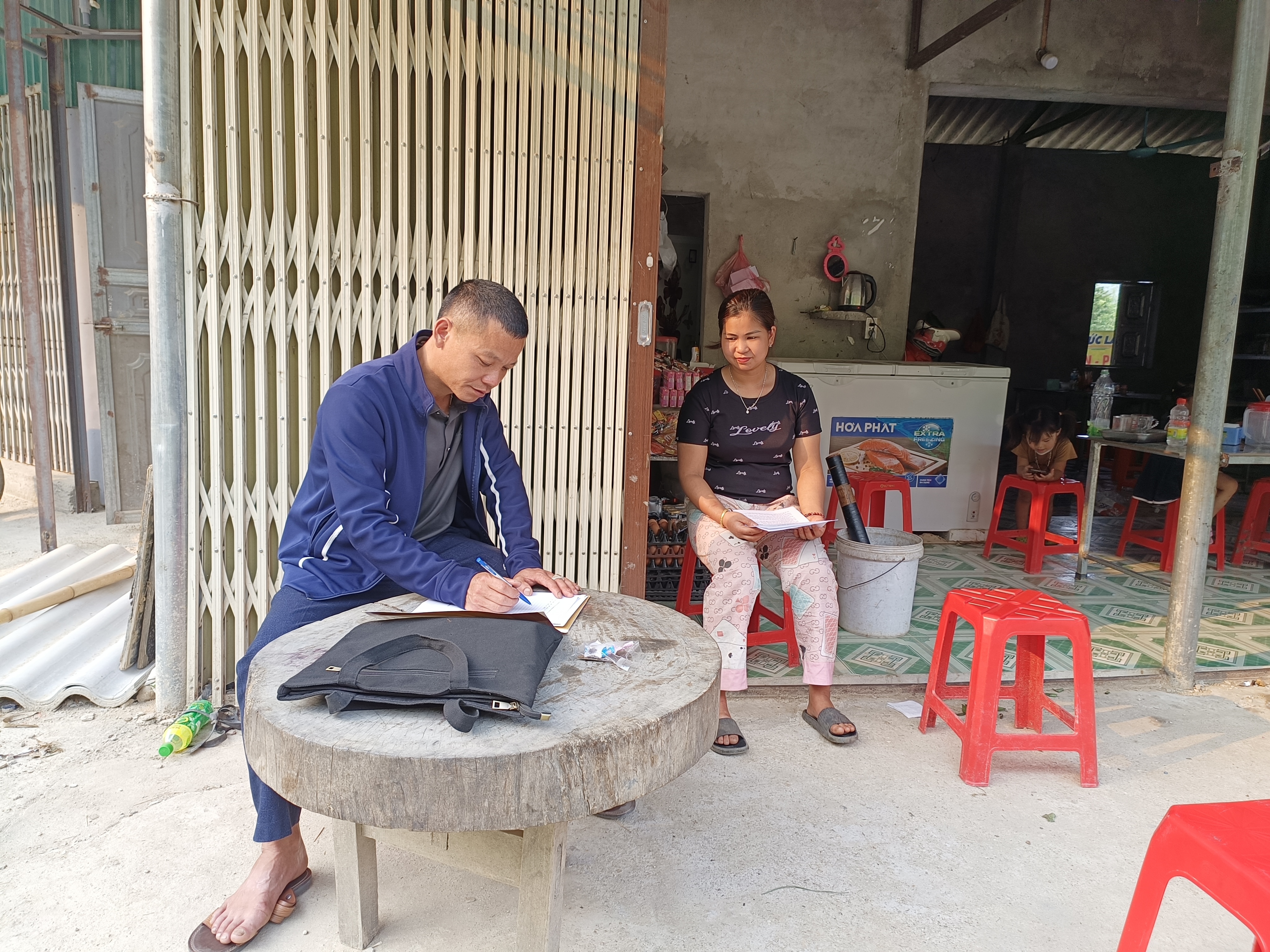 Xã Thàng tín tăng cường công tác xử lý môi trường trong chăn nuôi nông hộ